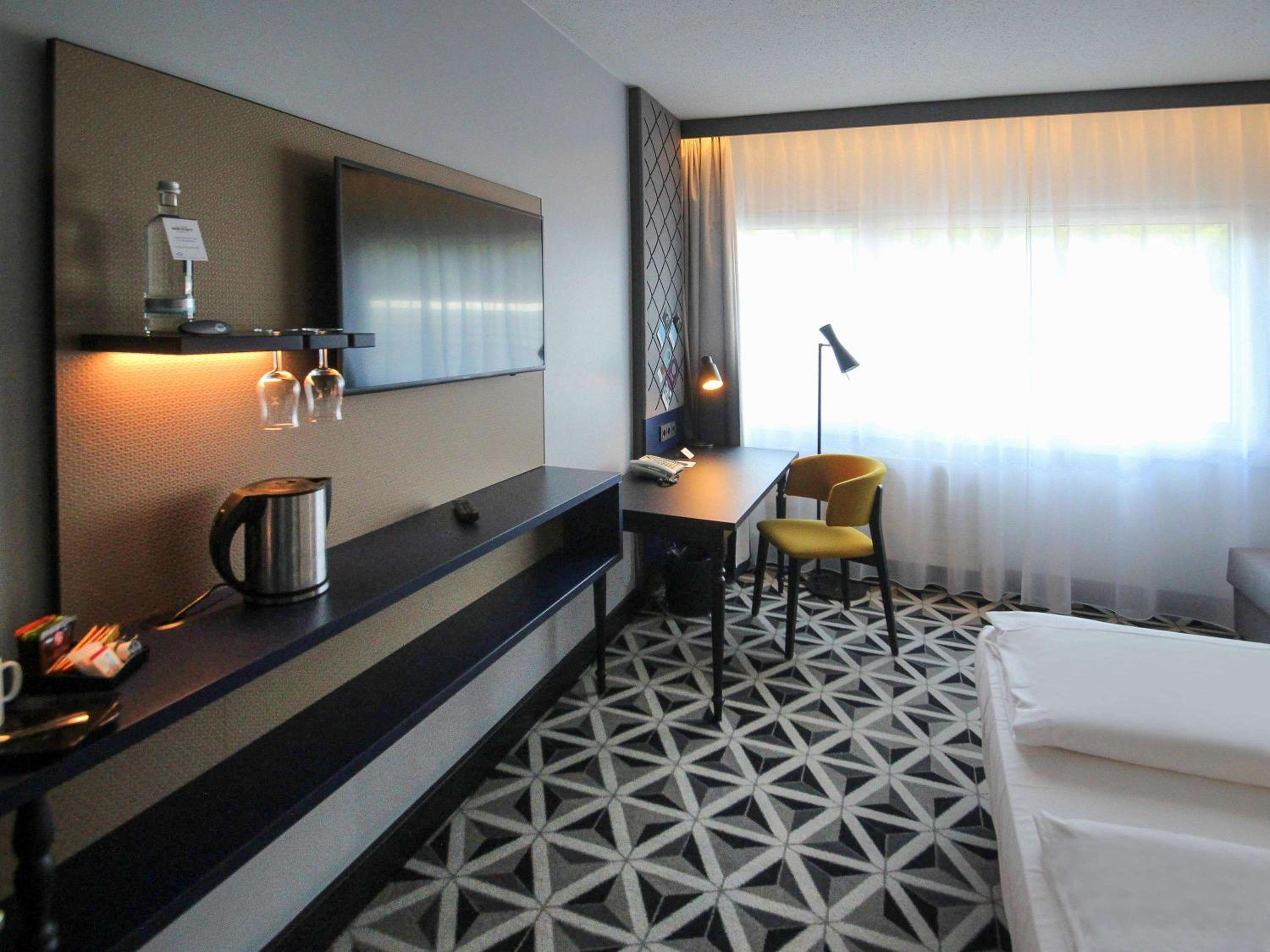 Standard Room with Double and Armchair Bed photo 1