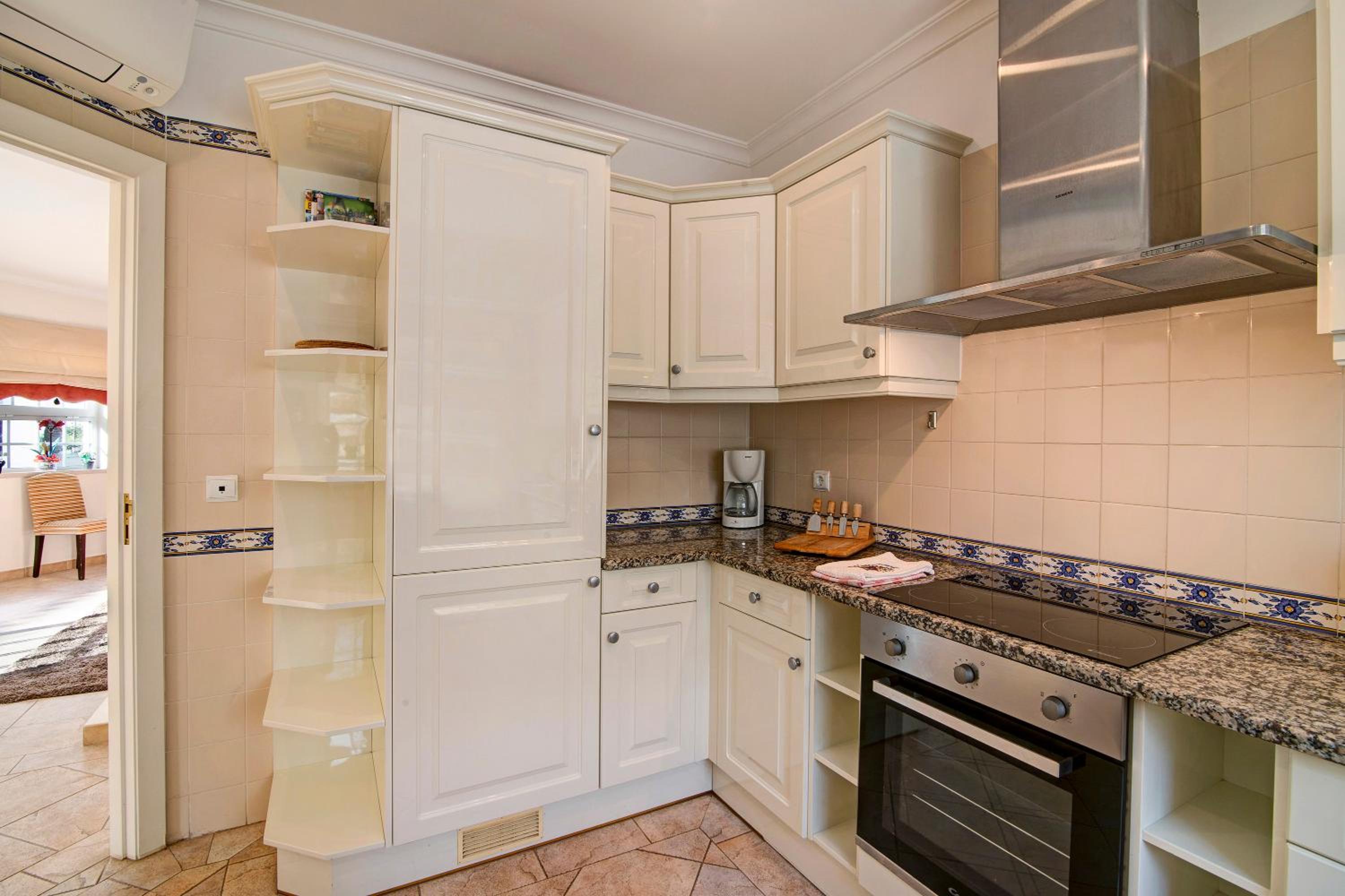 Three-Bedroom Premium Apartment with Balcony photo 2