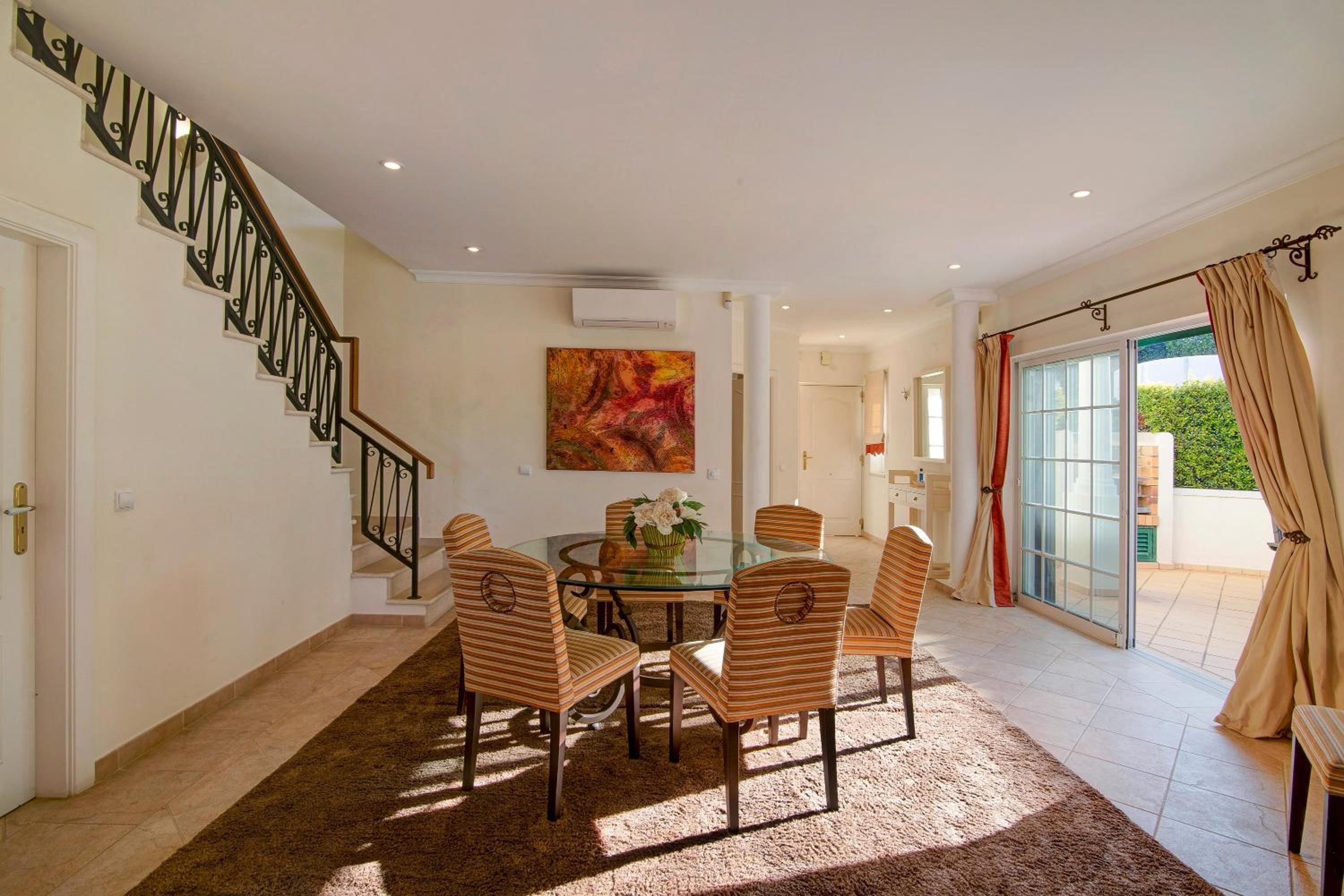 Three-Bedroom Premium Apartment with Balcony photo 3