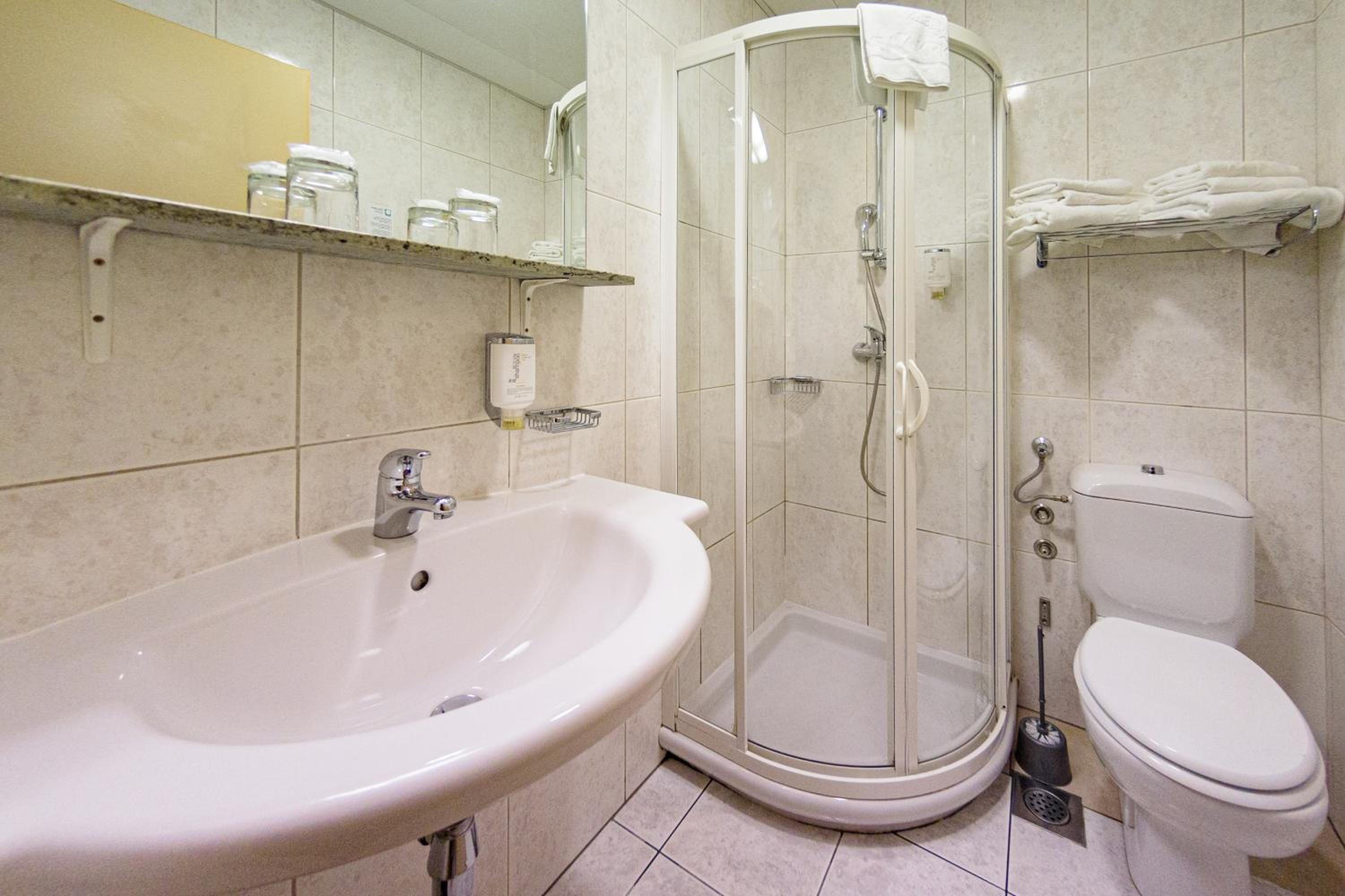 Economy Double Room - Photo 6