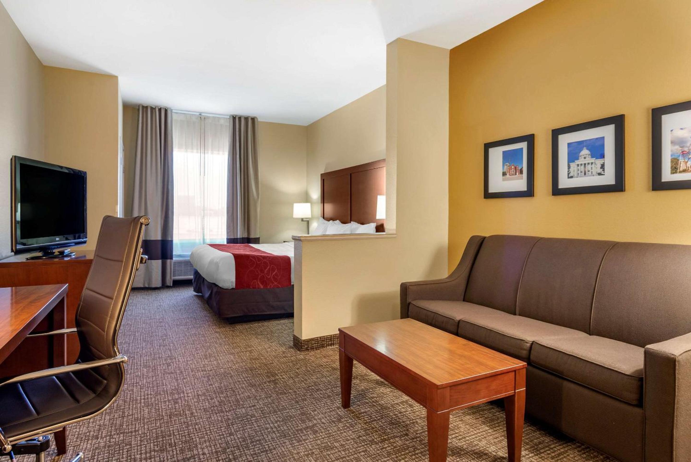 King Suite - Non-Smoking - Photo 1