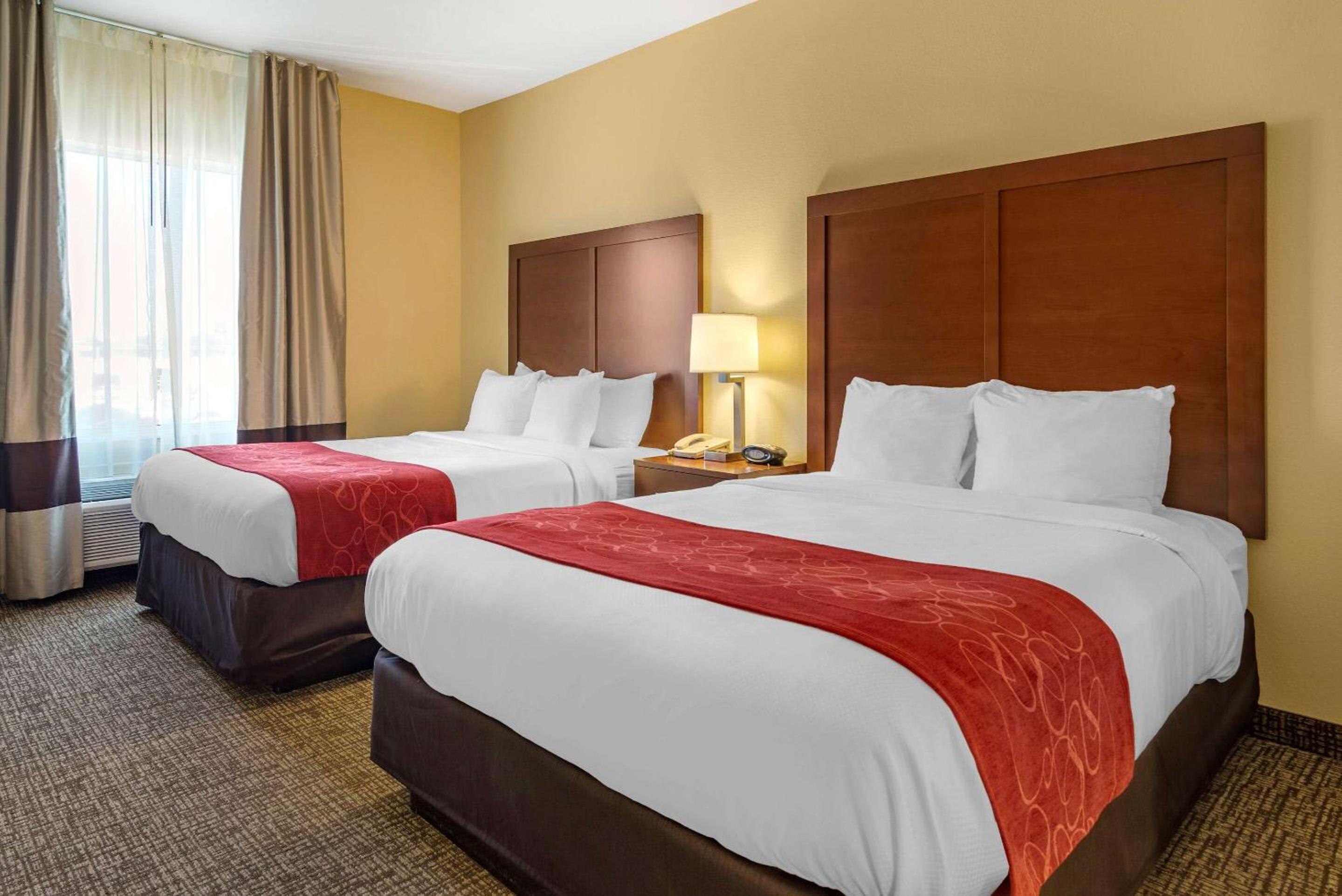 Queen Suite with Two Queen Beds - Non-Smoking - Photo 1