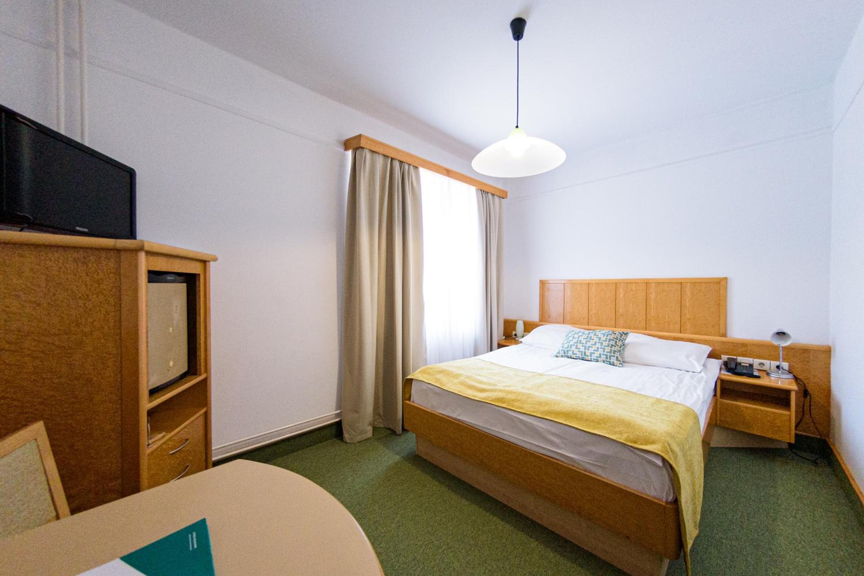 Economy Double Room - Photo 3