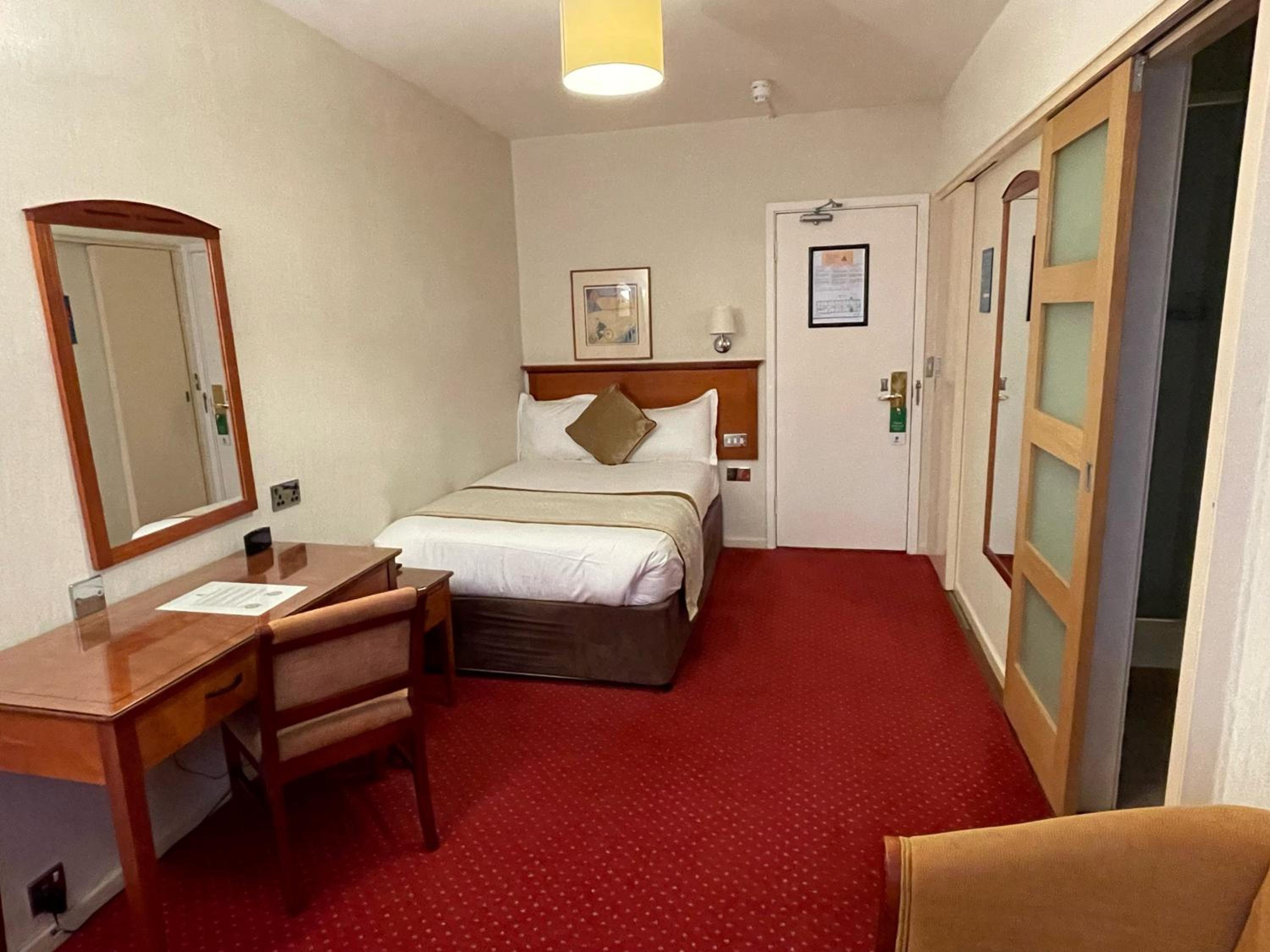 Standard Single Room - Non-Smoking photo 2