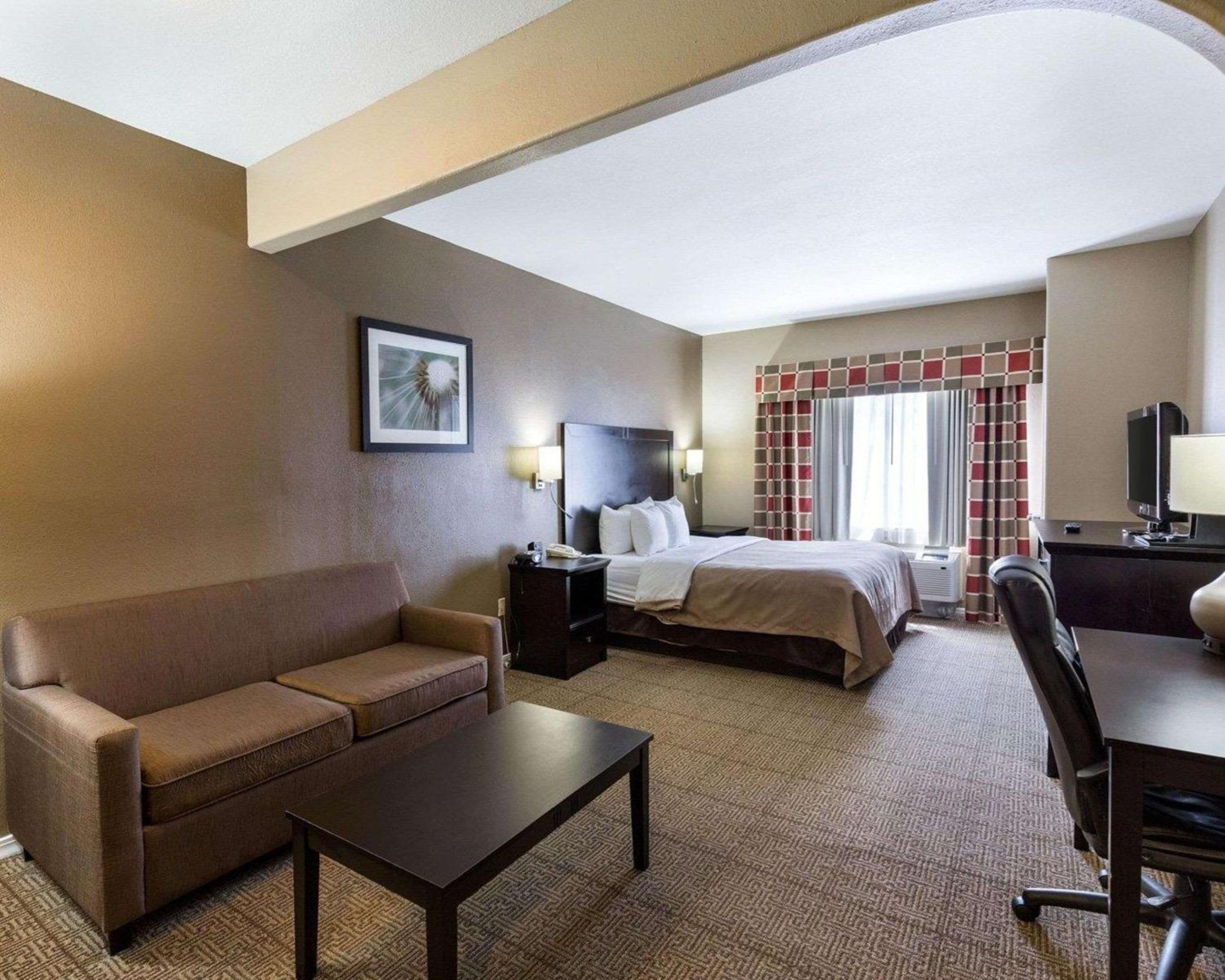 King Suite - Photo 1