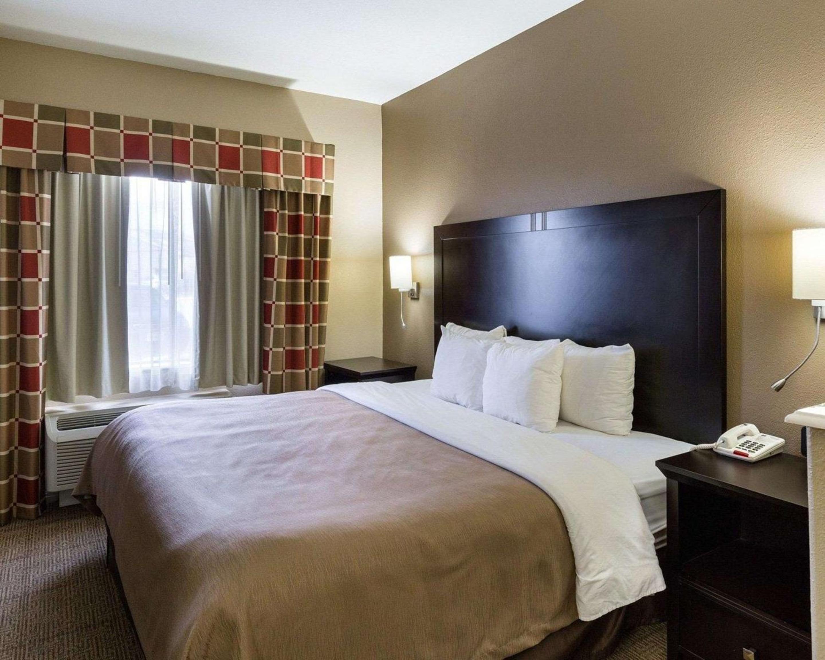 King Suite - Photo 3
