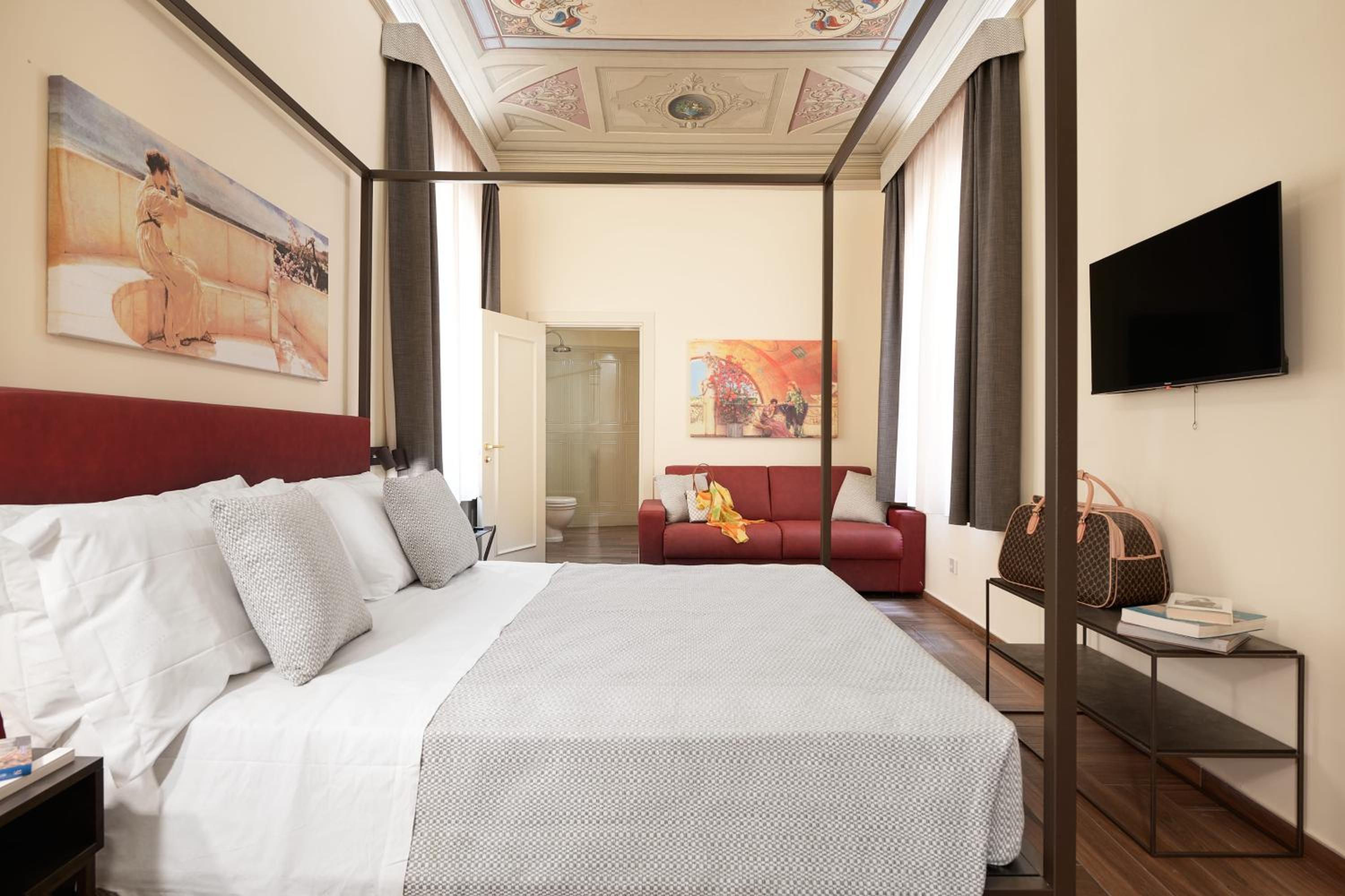 Standard King Room photo 2