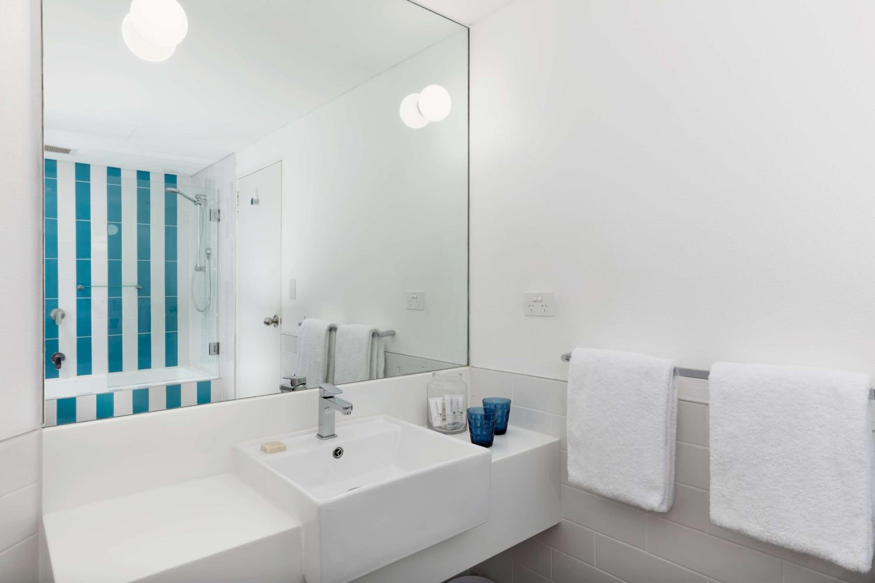 Queen Room with Ocean View - Photo 2