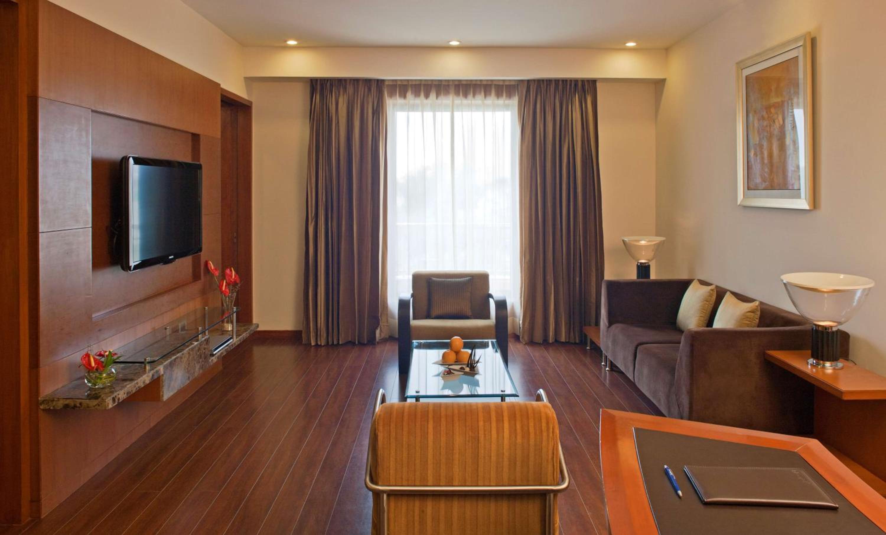 Deluxe Suite with Happy Hours 01:00 PM to 06:00 PM 1+1, Airport Transfers, 20% Discount on Food & Beverage and Free Pick up and drop to Worldmark Aerocity (subject to car availability)