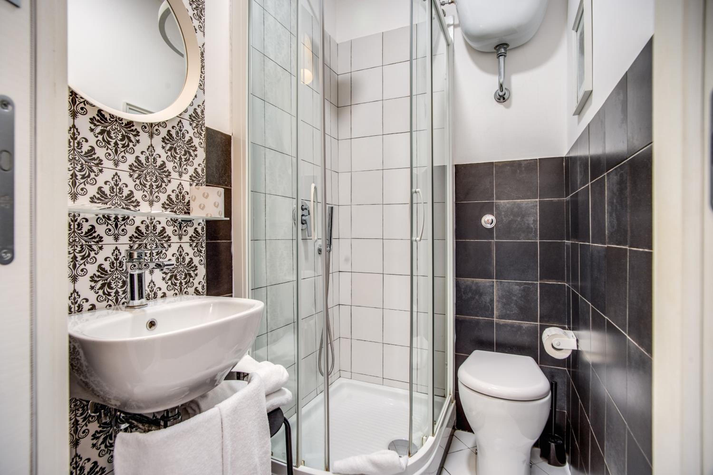 Standard Double or Twin Room photo 3