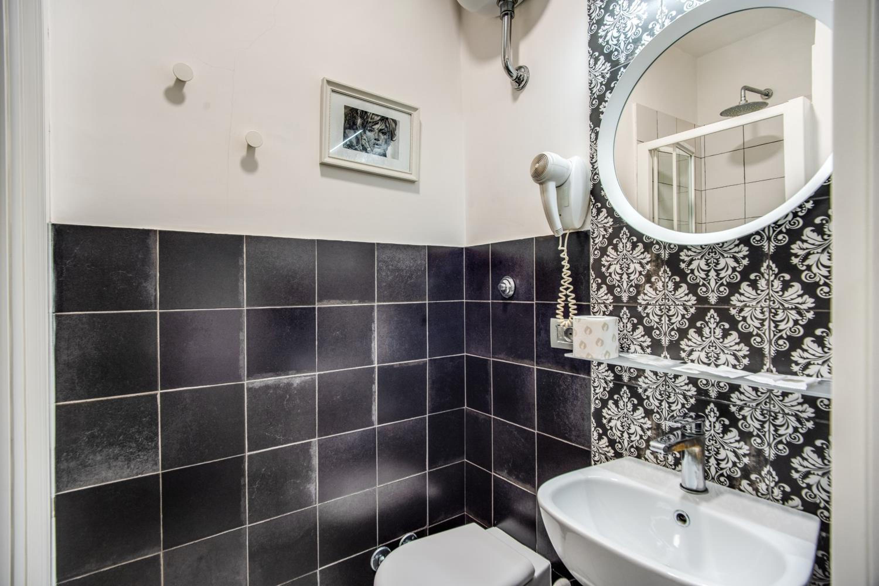 Standard Double or Twin Room photo 2