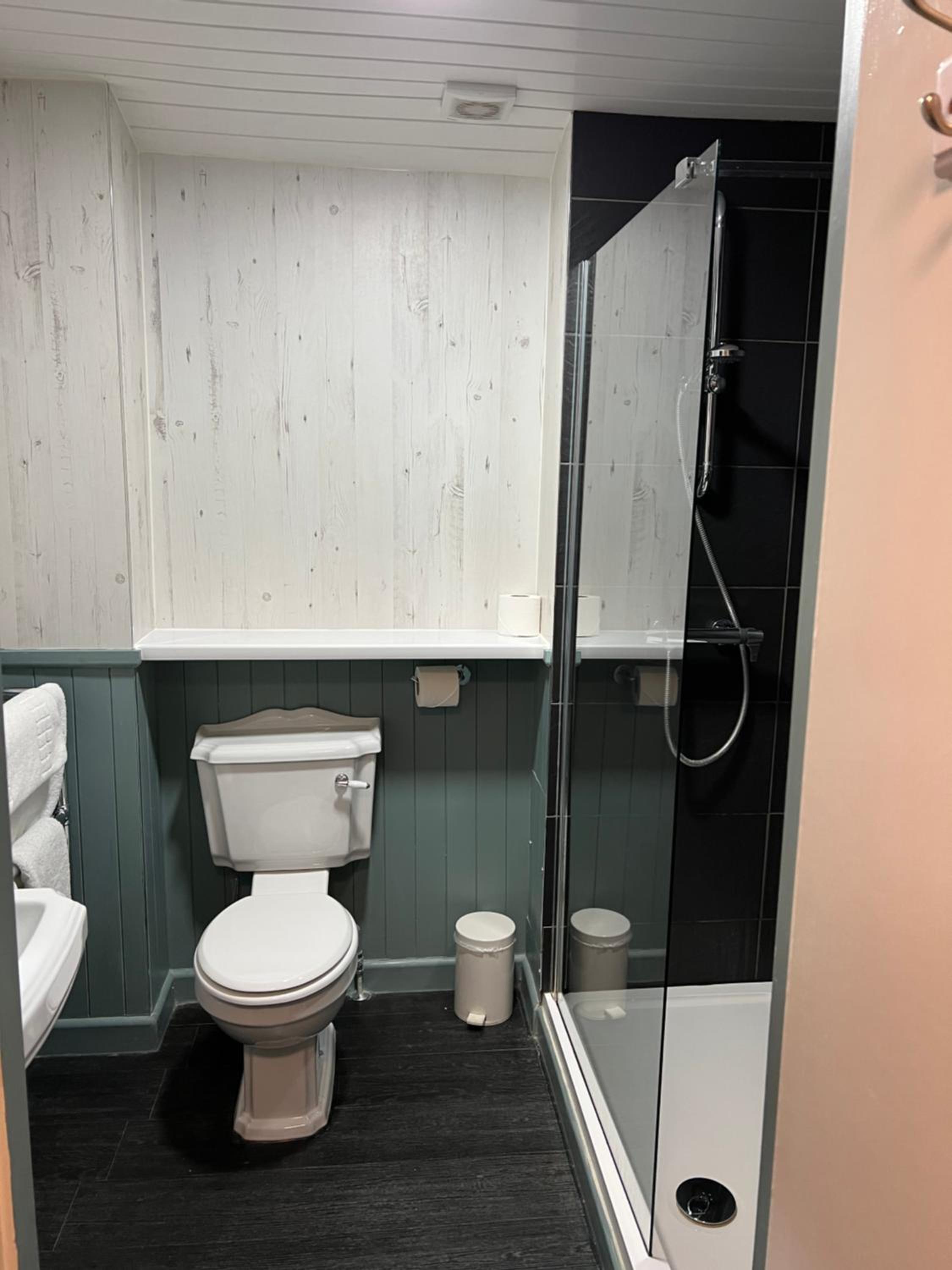Double Room - Photo 12