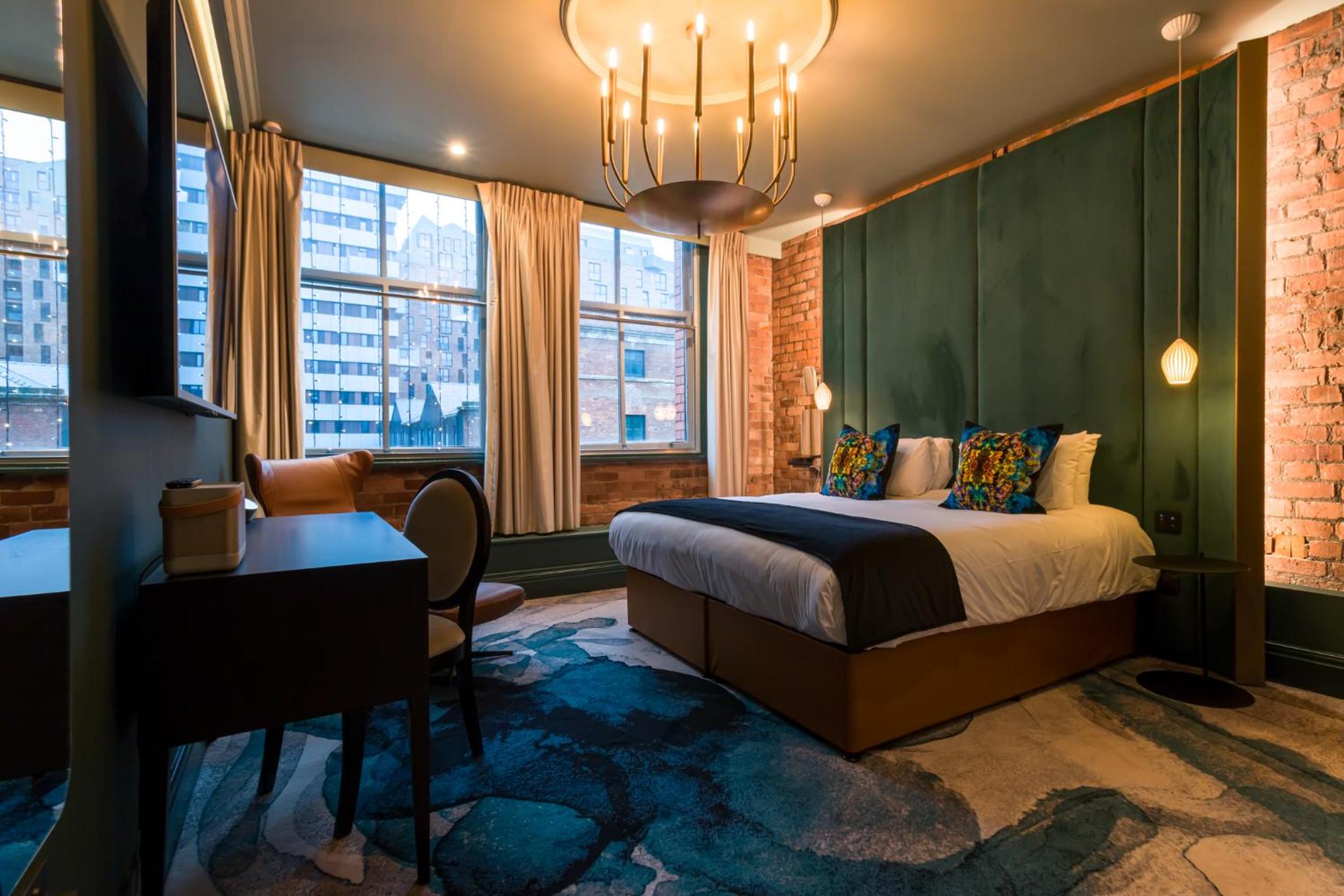 Standard King Room - Photo 21