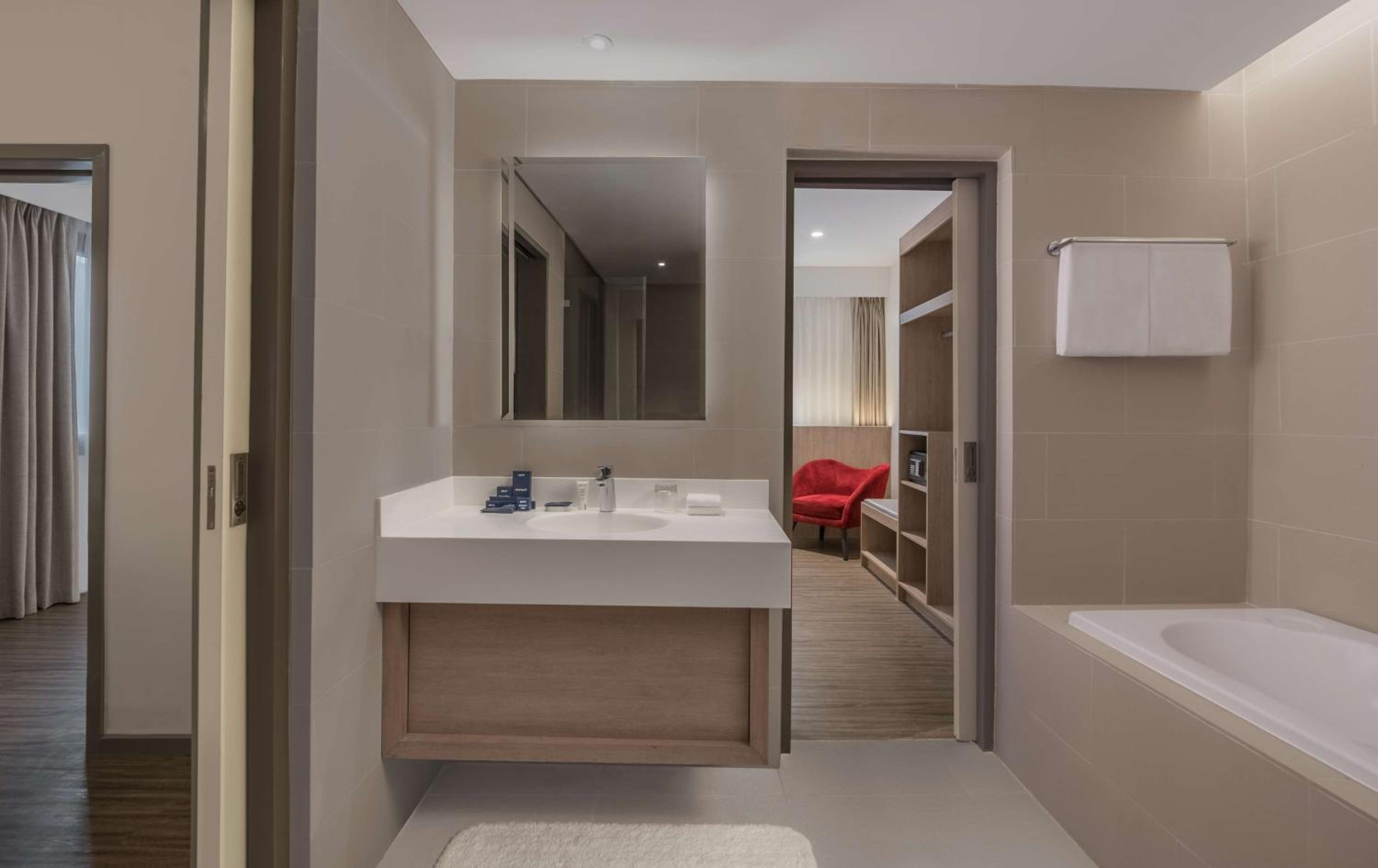 One-Bedroom Suite - Photo 2