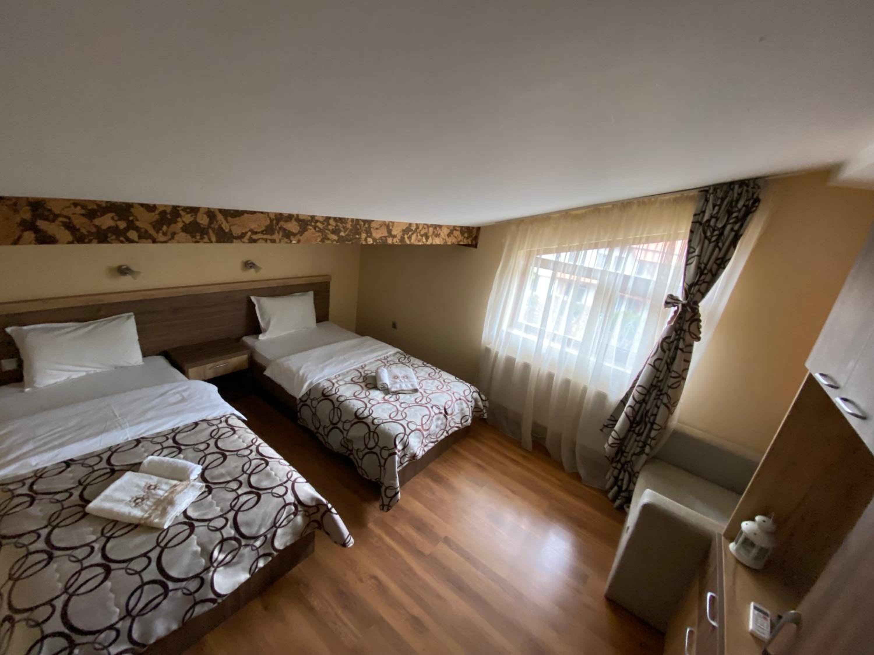 Economy Twin Room photo 3