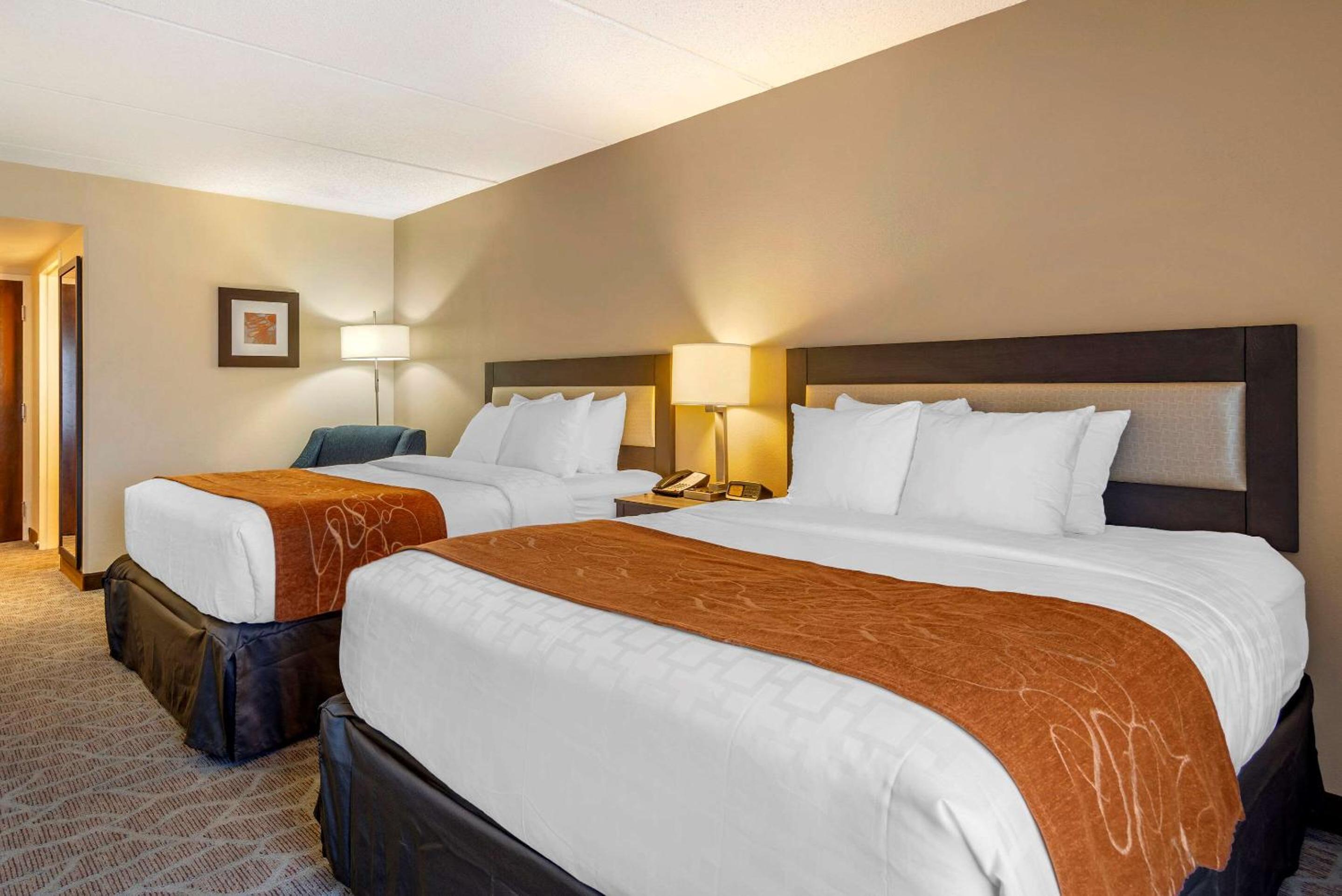 Queen Room with Two Queen Beds - Accessible/Non Smoking - Photo 3