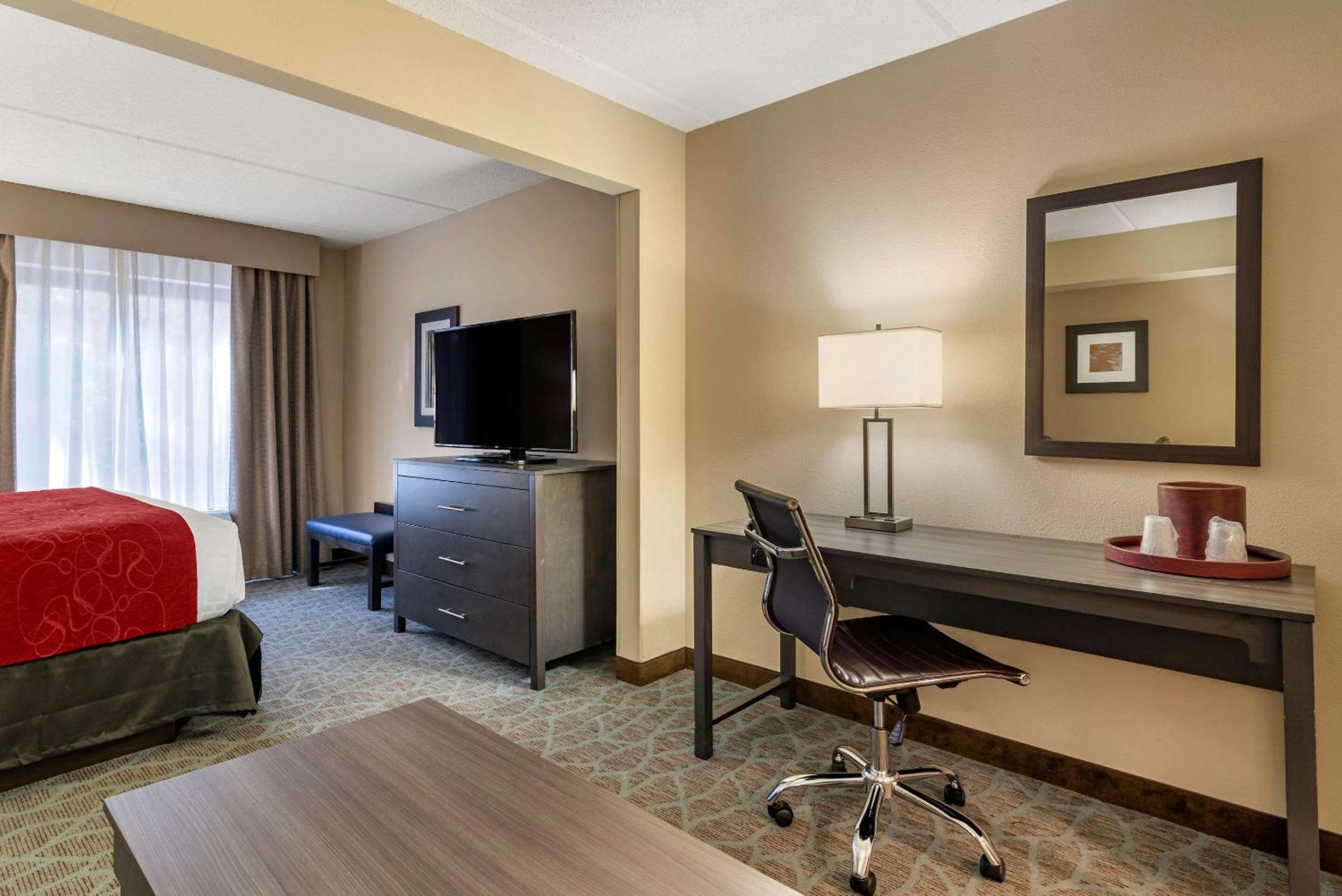 Standard King Room with Sofa Bed - Non Smoking - Photo 5