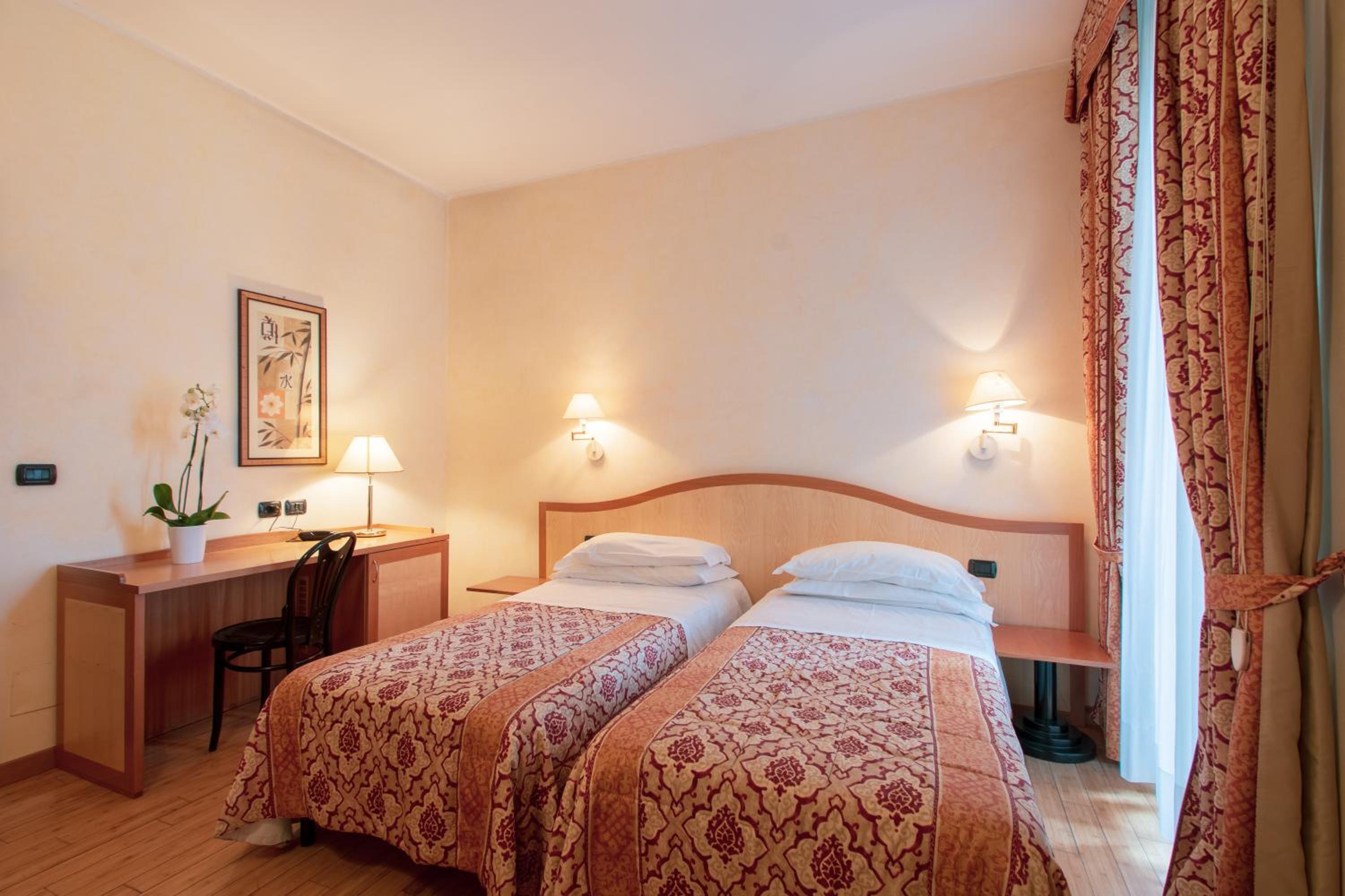 Double or Twin Room - Photo 2