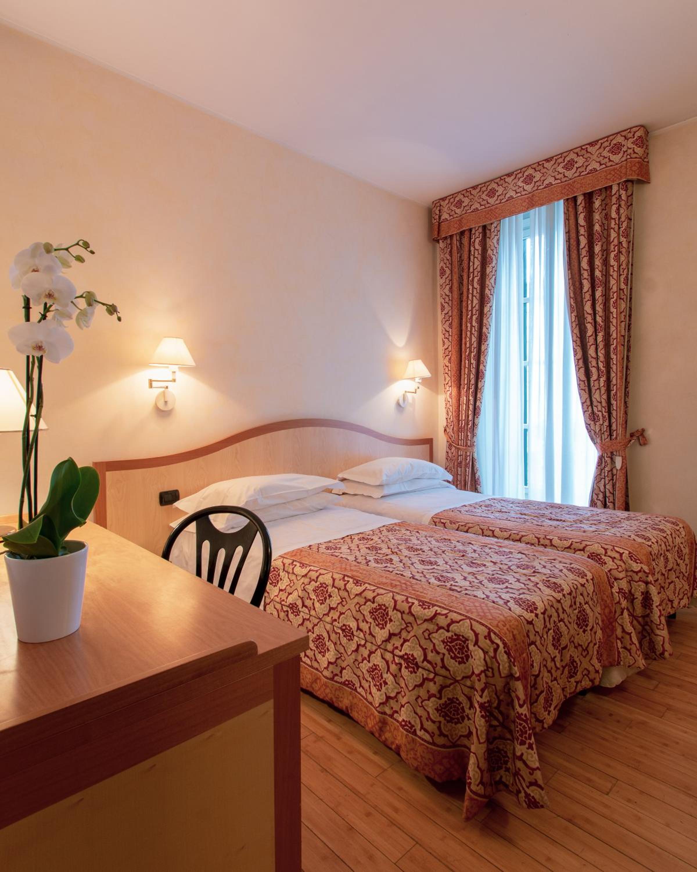 Double or Twin Room - Photo 8