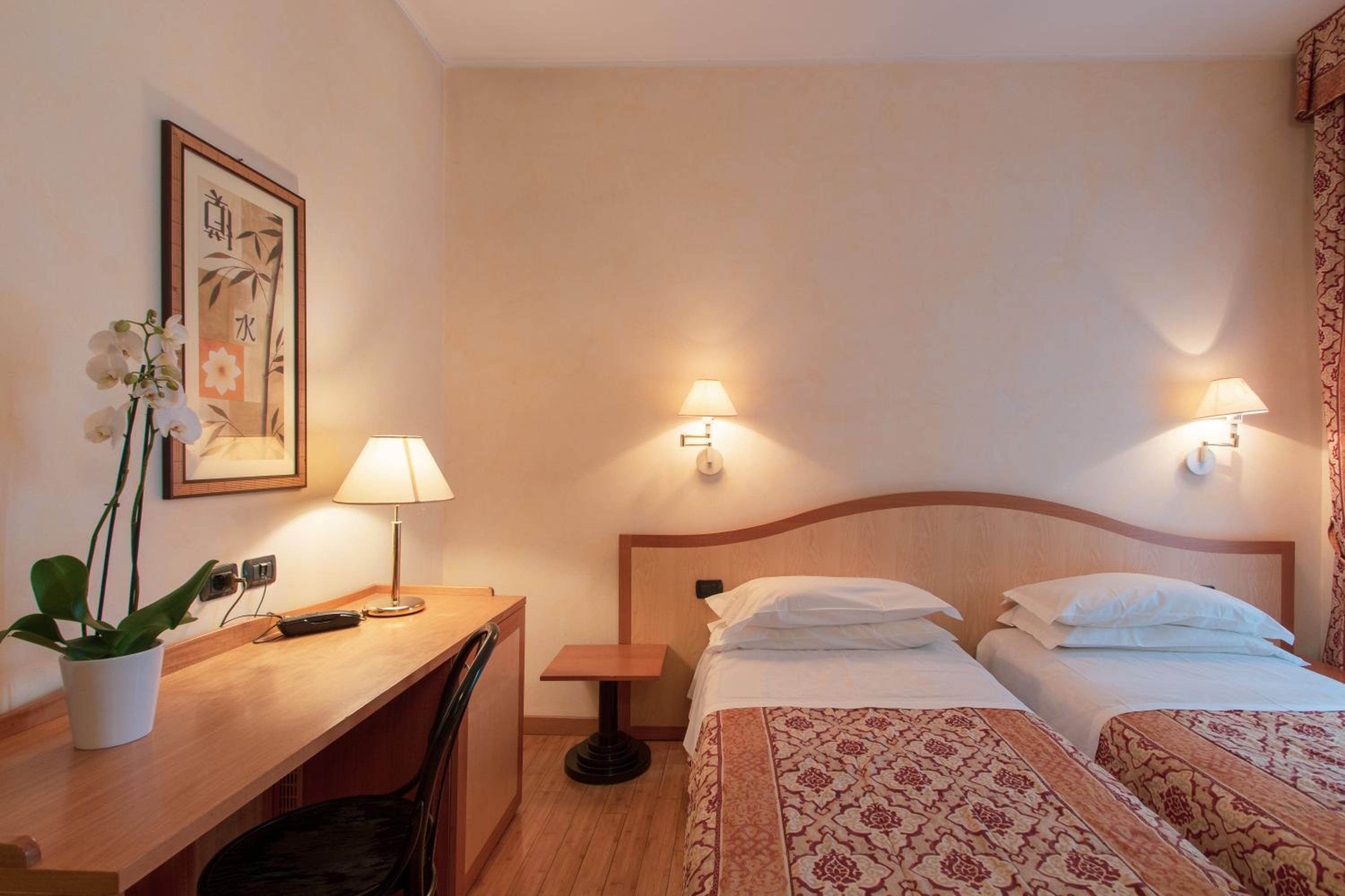 Double or Twin Room - Photo 7