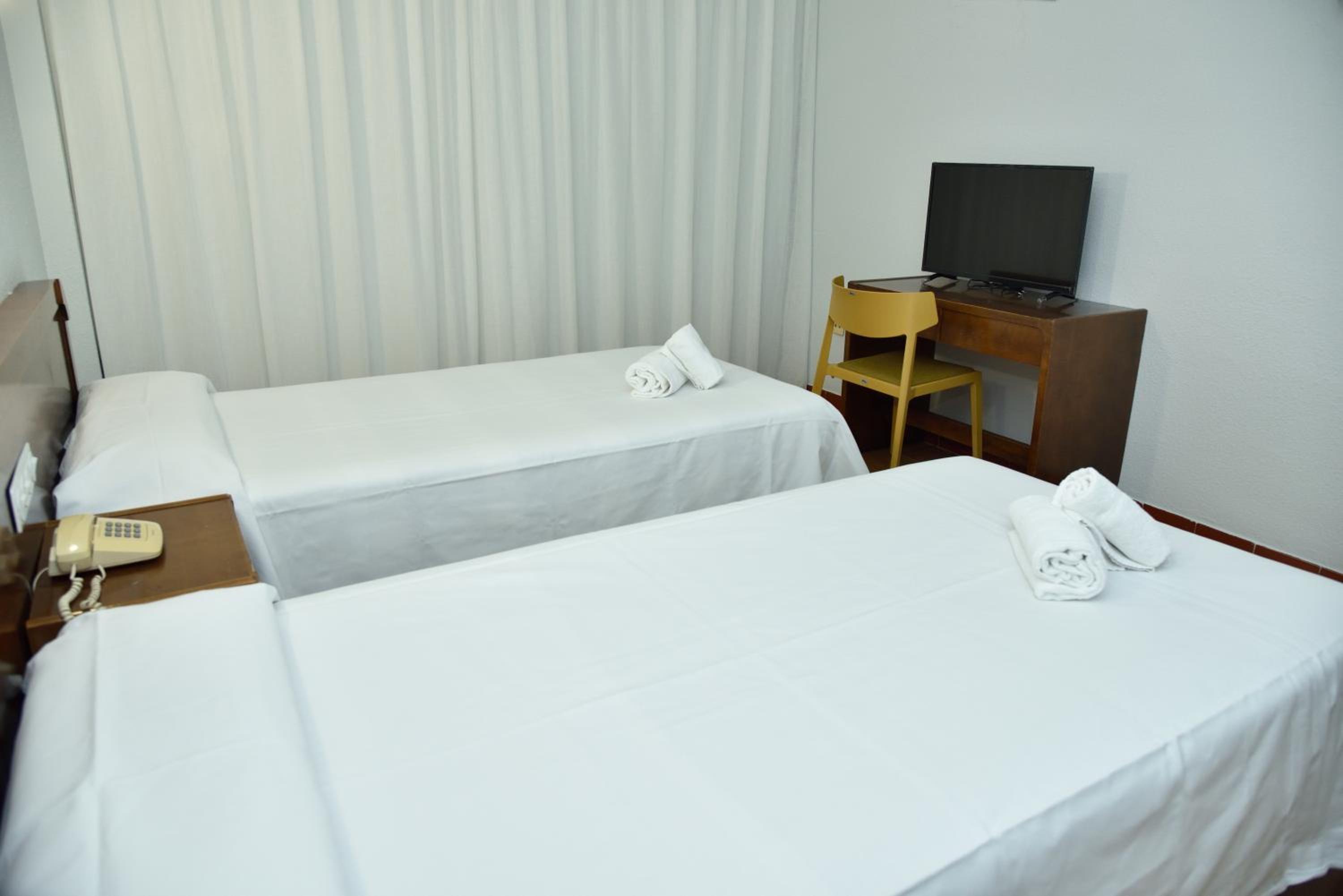 Twin Room - Photo 4