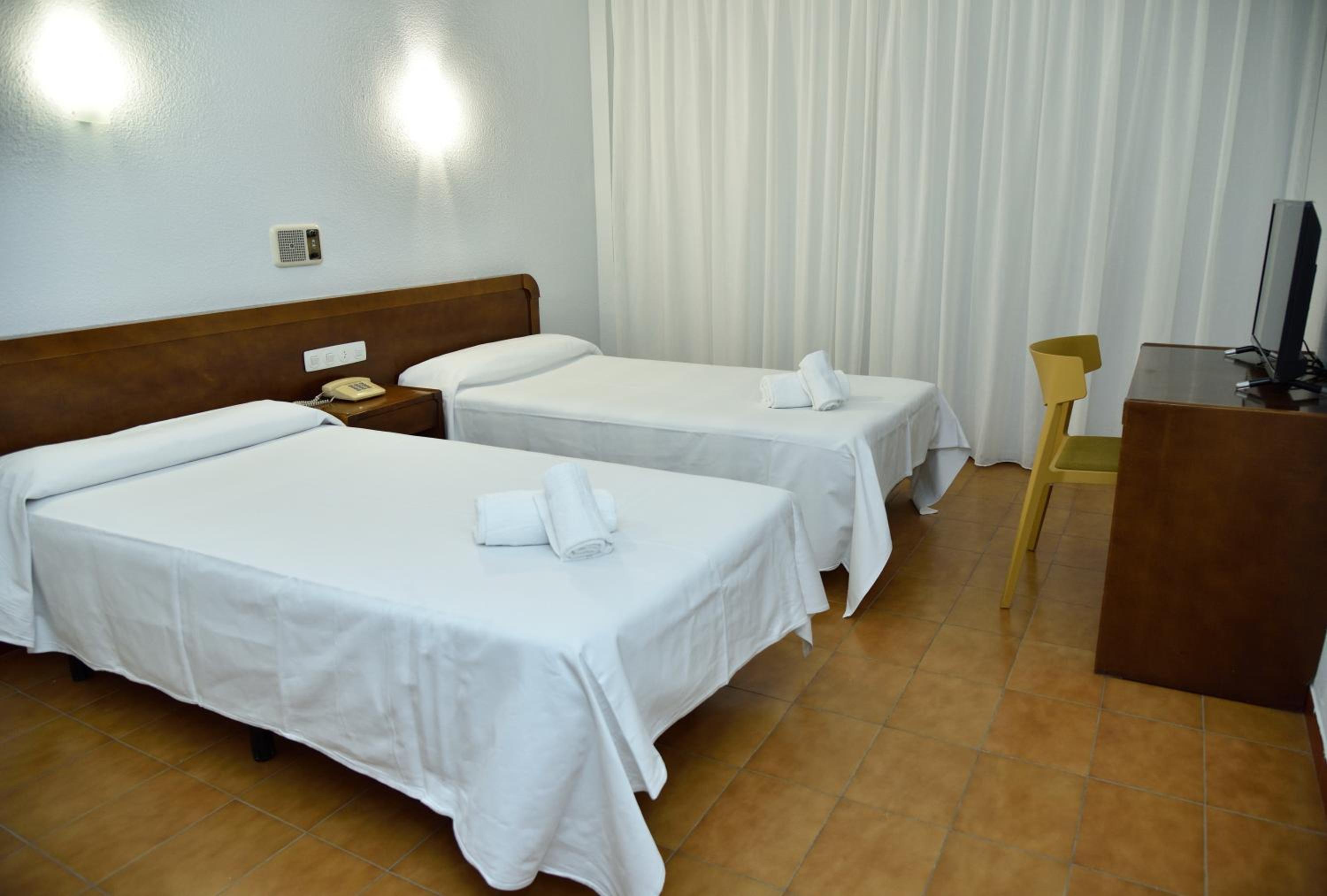 Twin Room - Photo 5