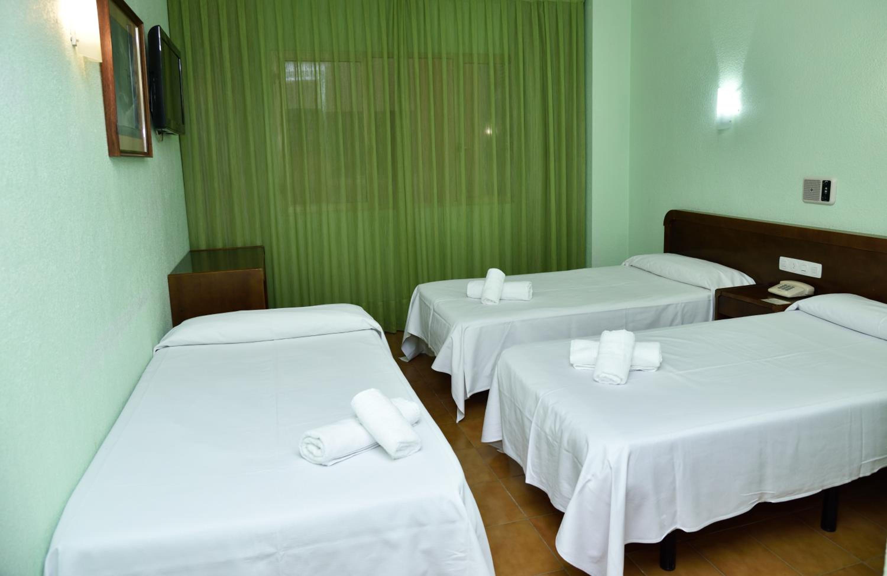 Triple Room - Photo 13