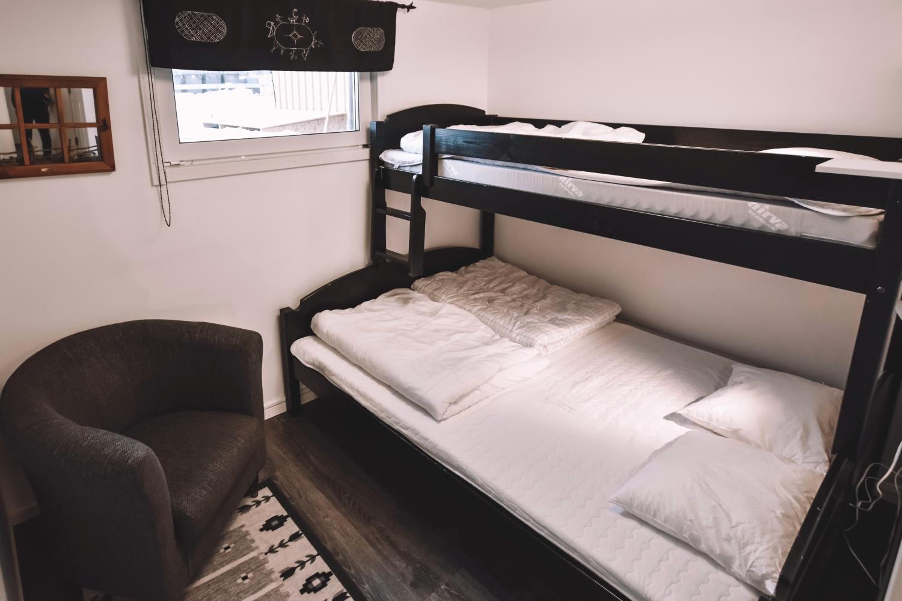 Room with 2 bunk beds (allergy friendly) photo 3