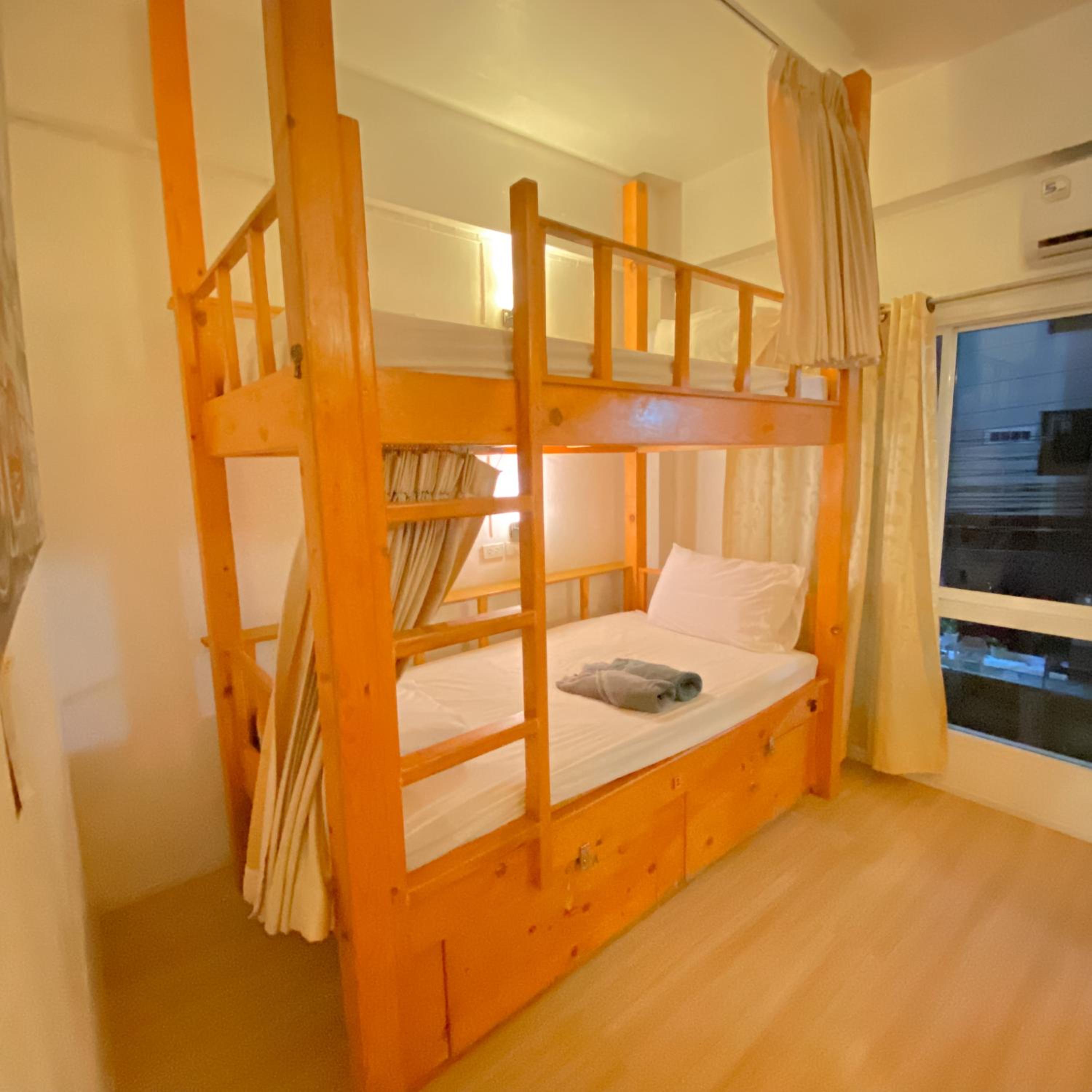 Quadruple Room with Private Bathroom - Photo 1