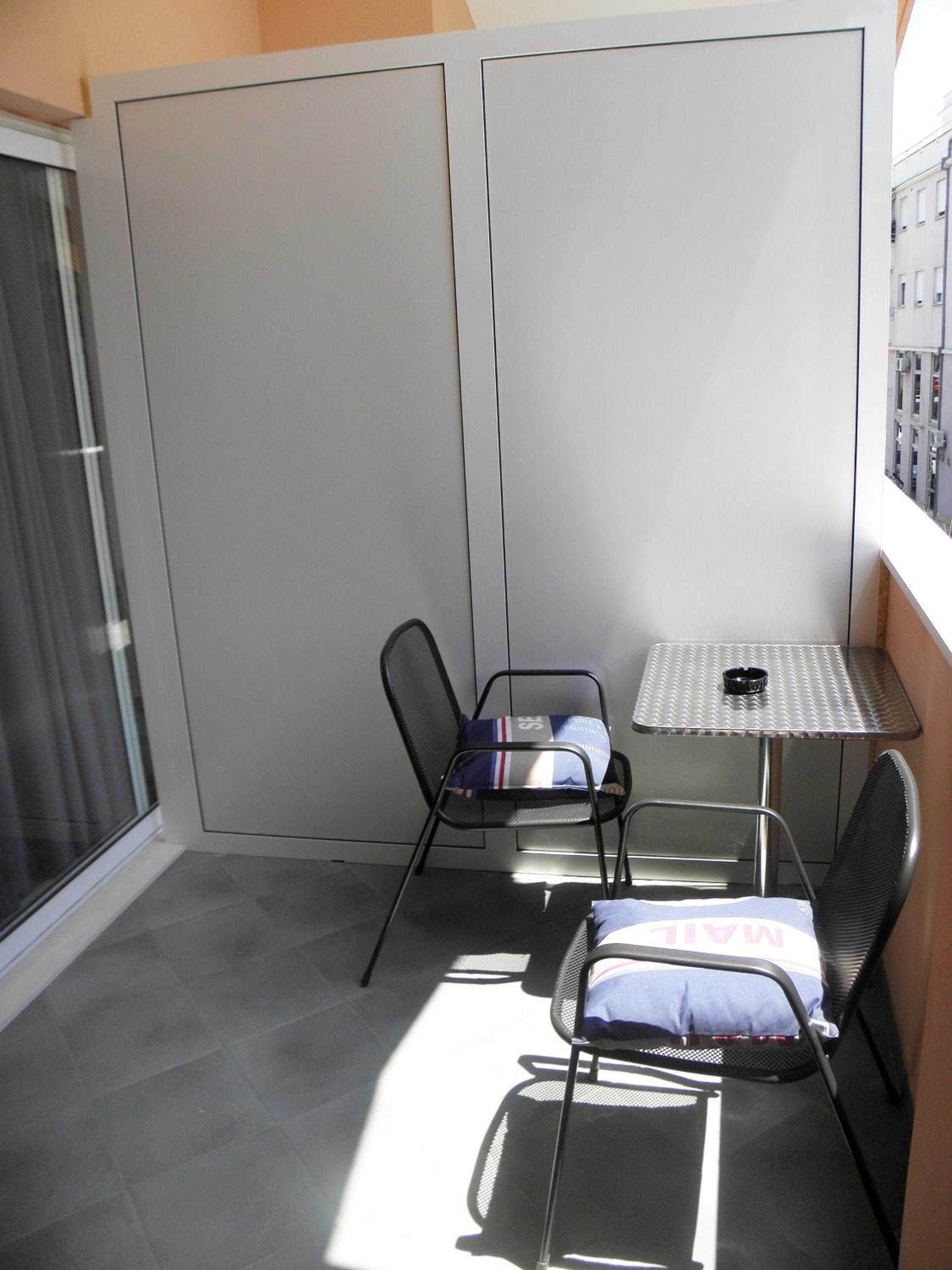 Studio Apartment - Photo 21