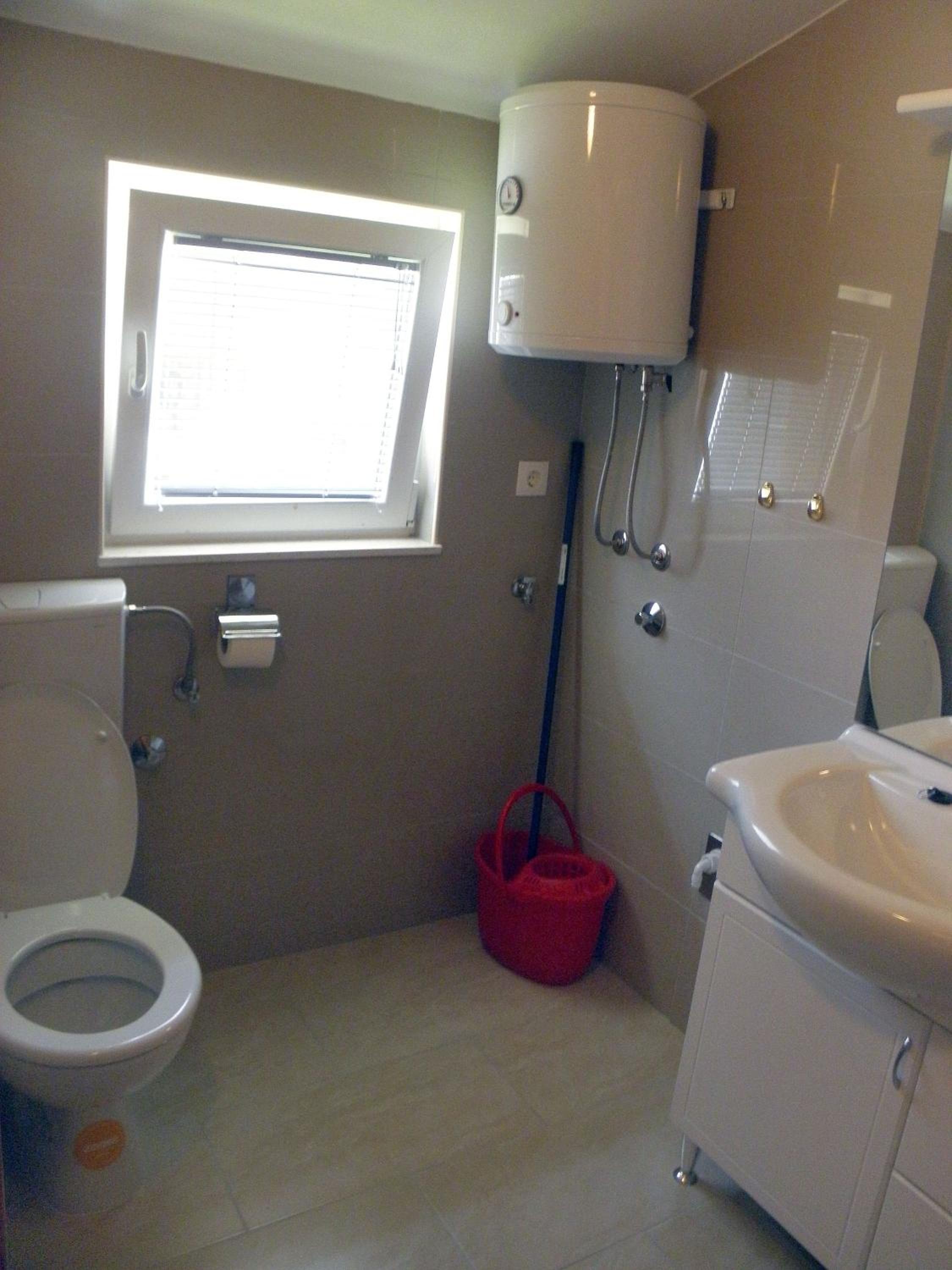 Studio Apartment - Photo 23