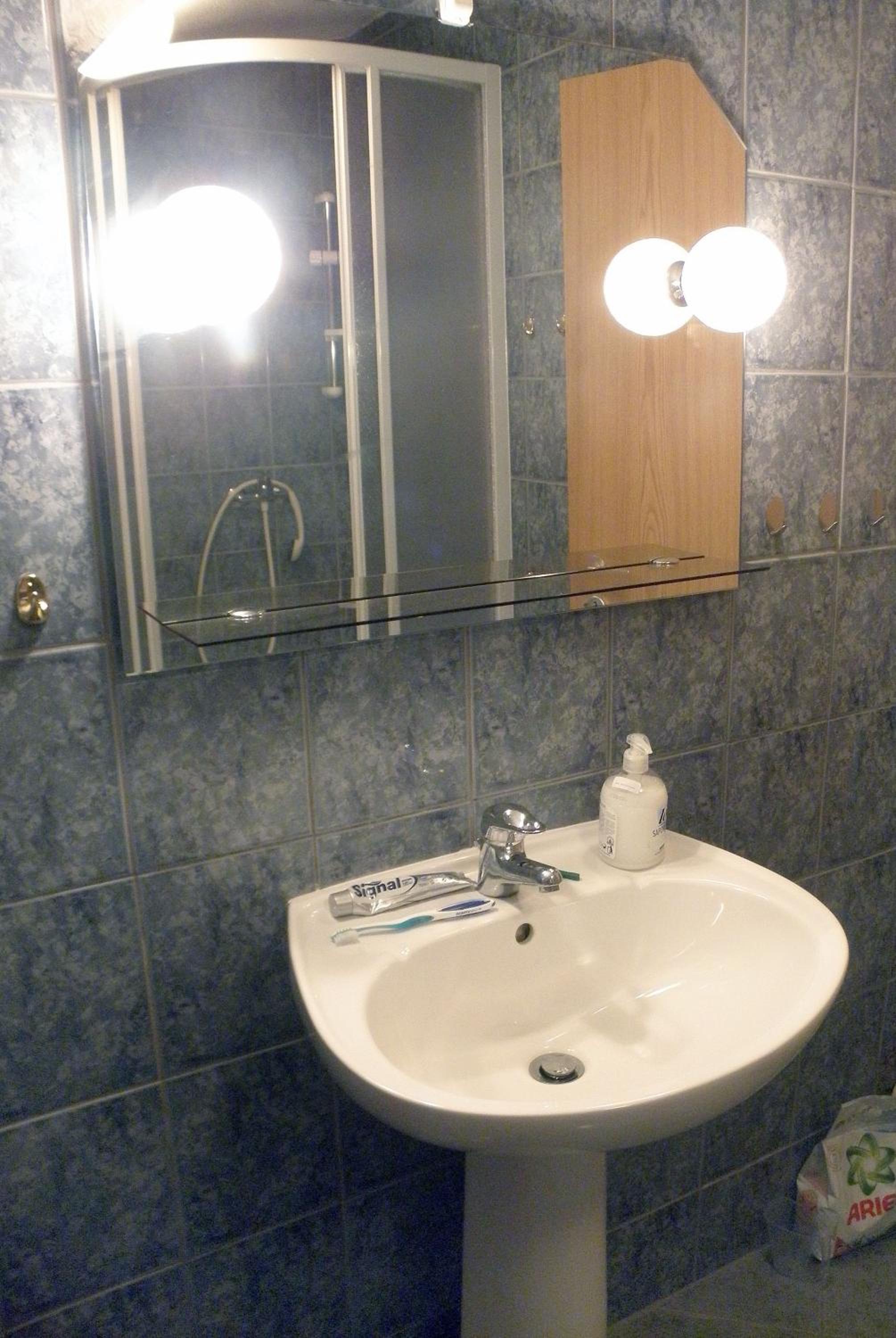Apartment with Balcony - Photo 25