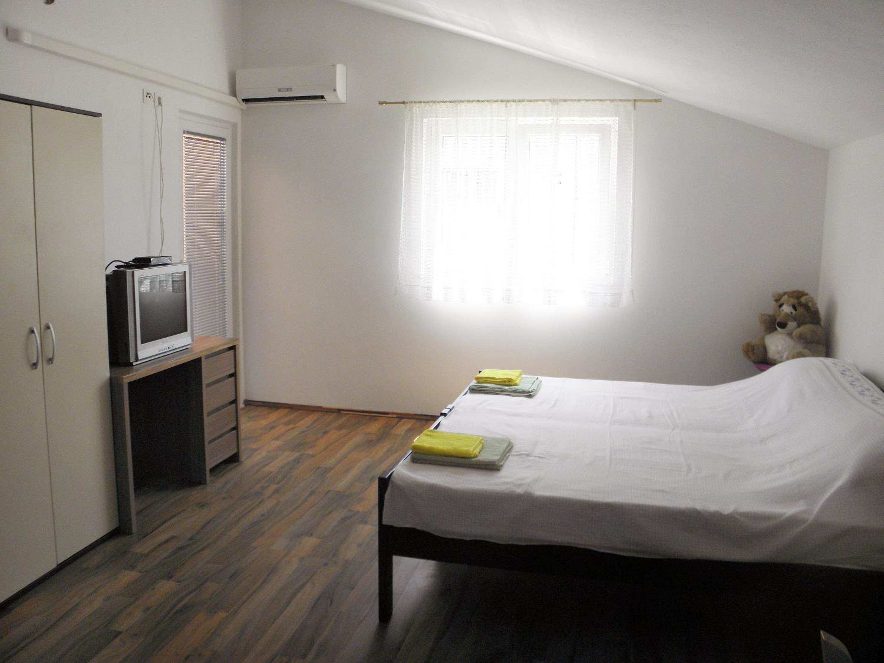 Studio Apartment - Photo 25
