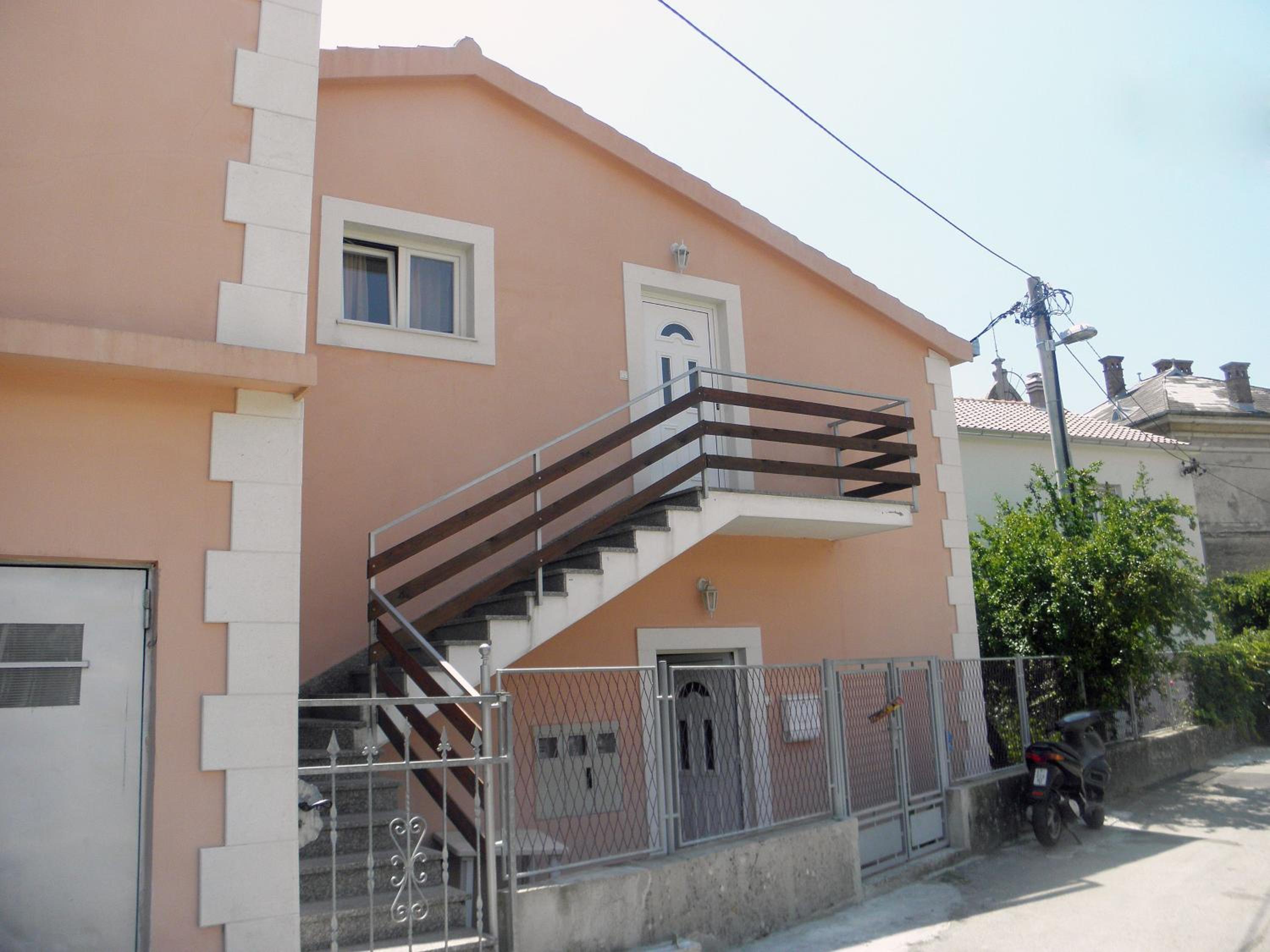 Apartment with Balcony - Photo 26