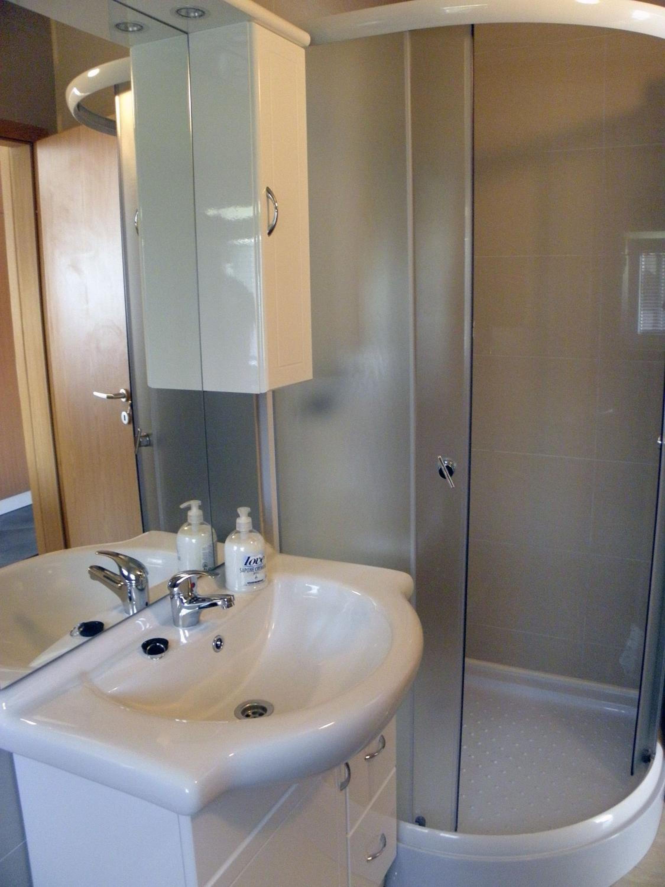 Studio Apartment - Photo 28