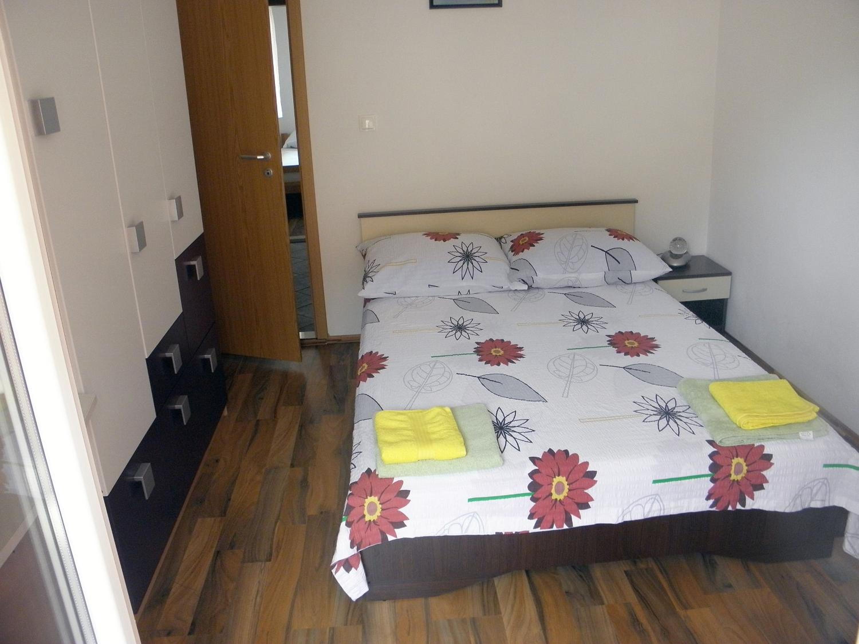 Apartment with Balcony - Photo 31