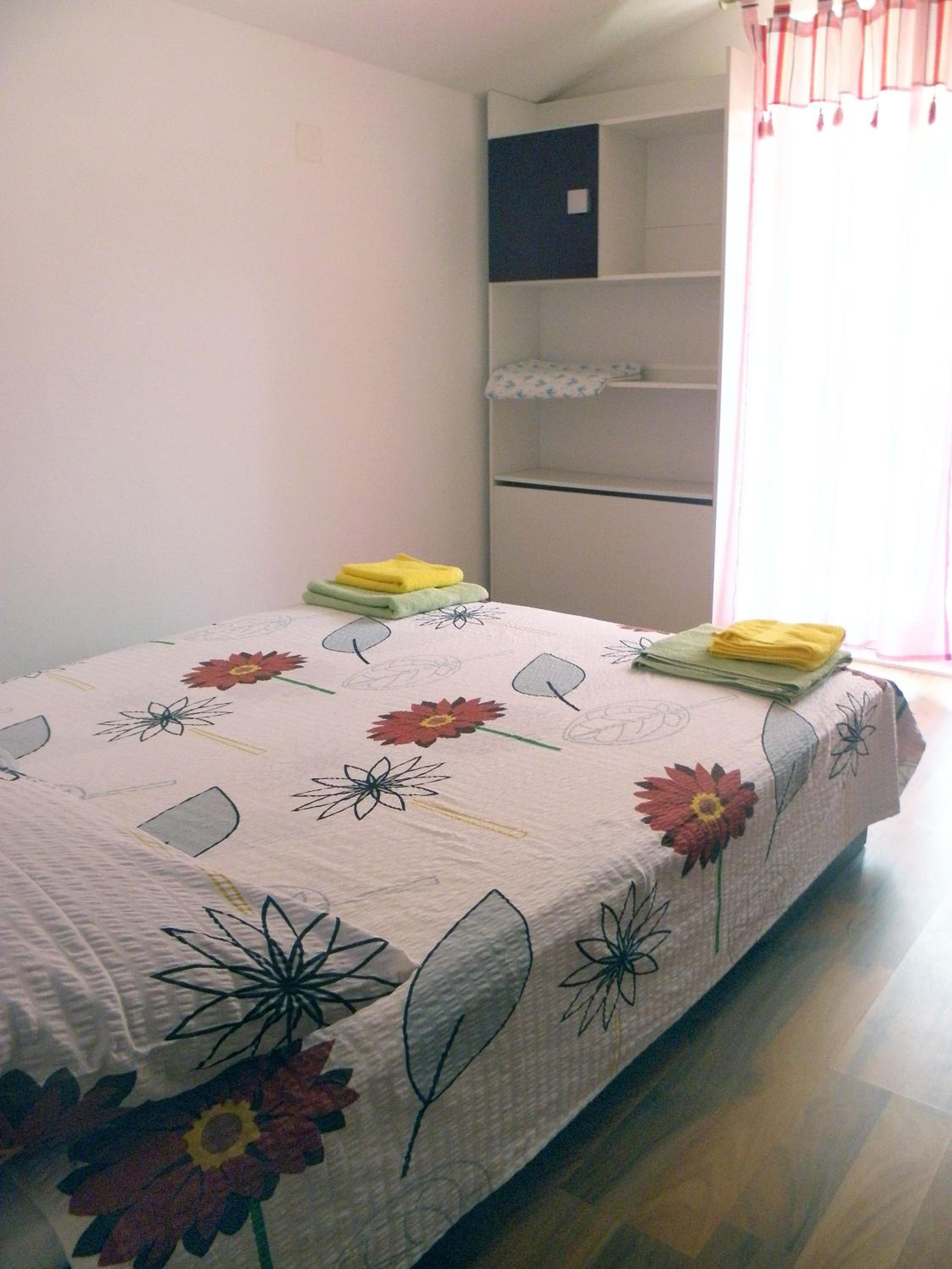 Apartment with Balcony - Photo 27