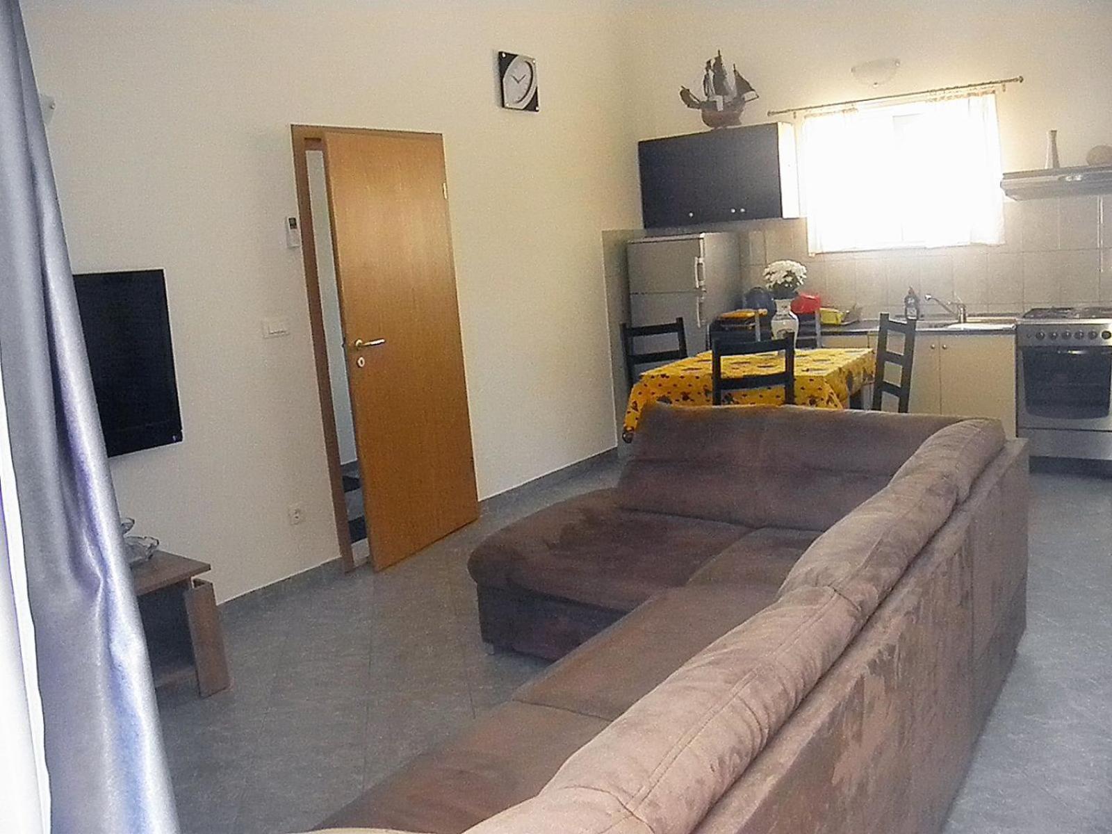 Apartment with Balcony - Photo 2