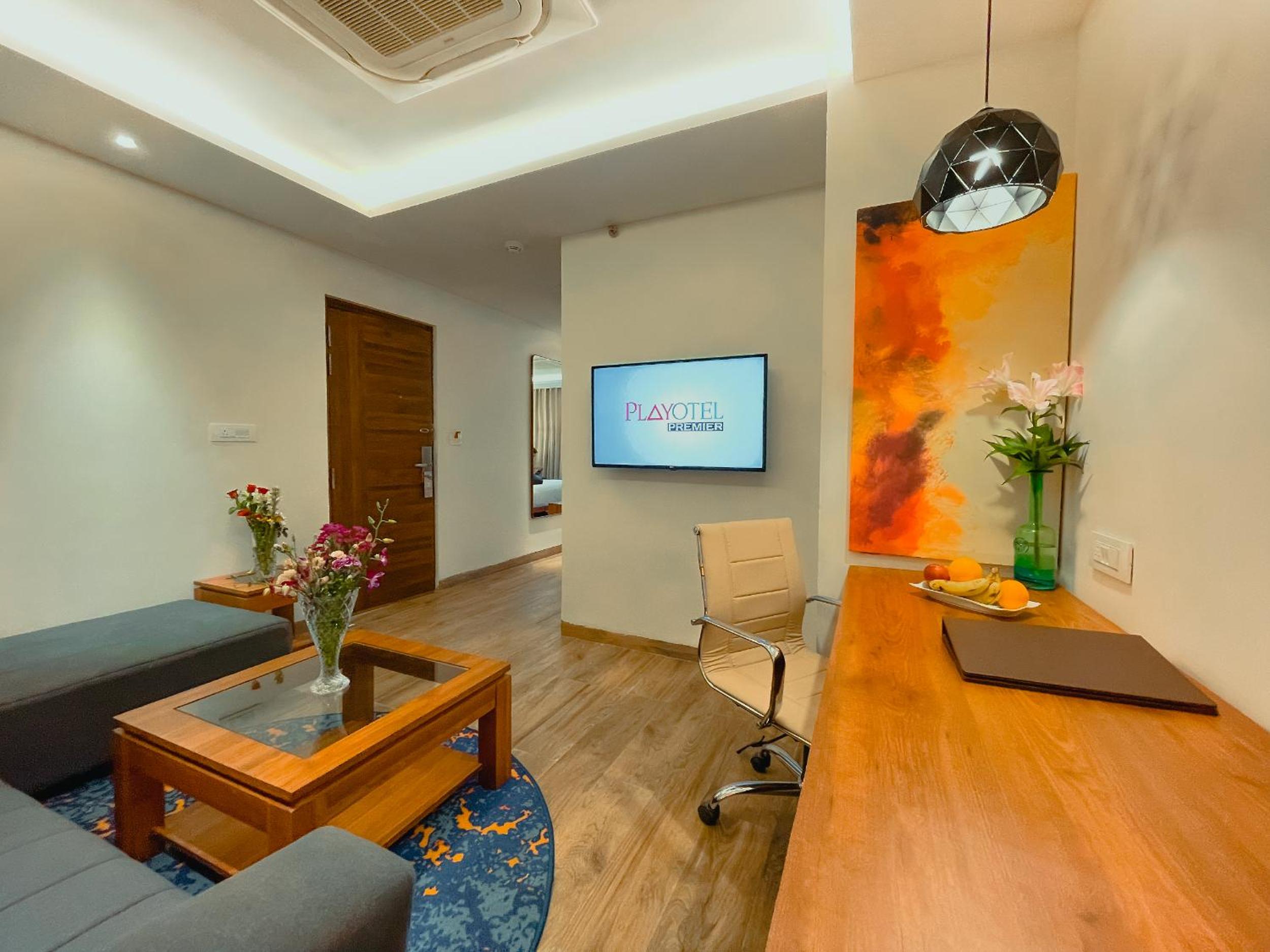 Executive Suite - Photo 7