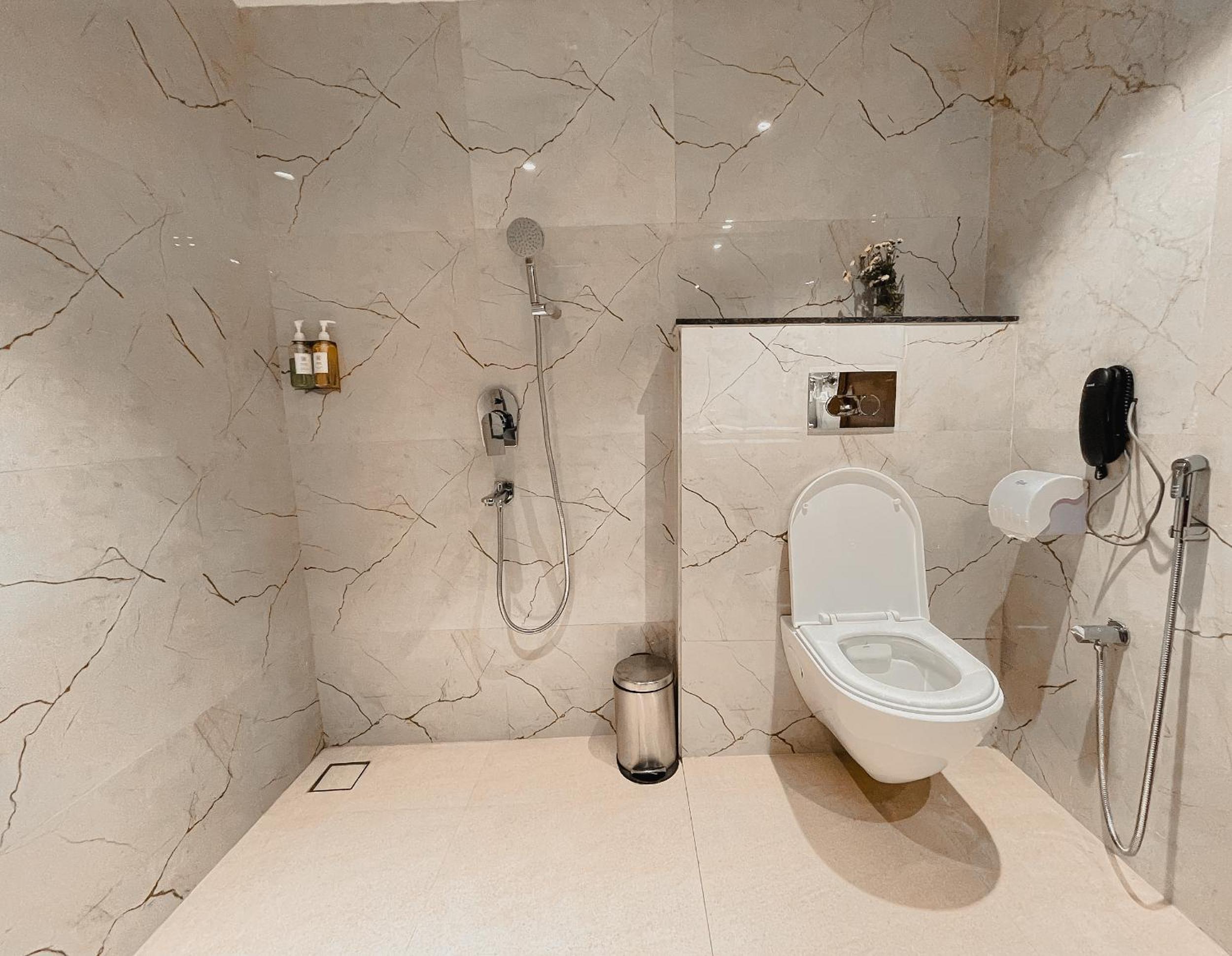 Executive Suite - Photo 4