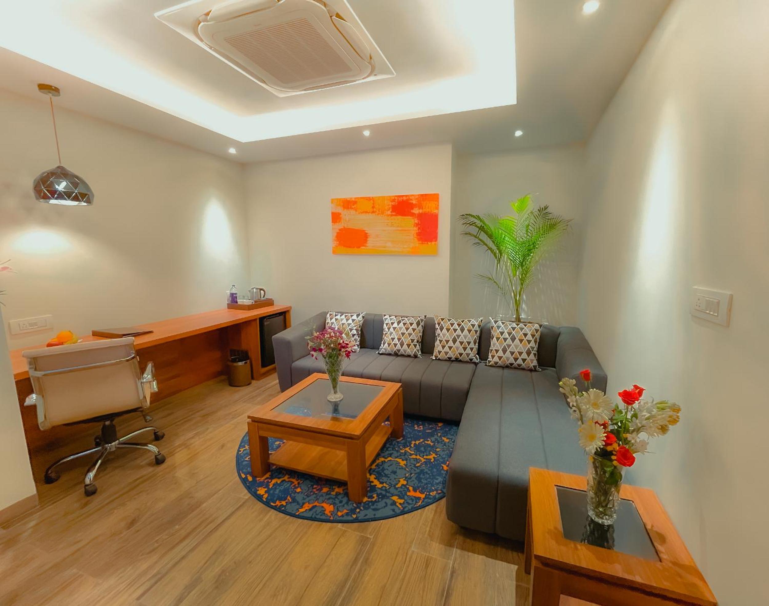 Executive Suite - Photo 3