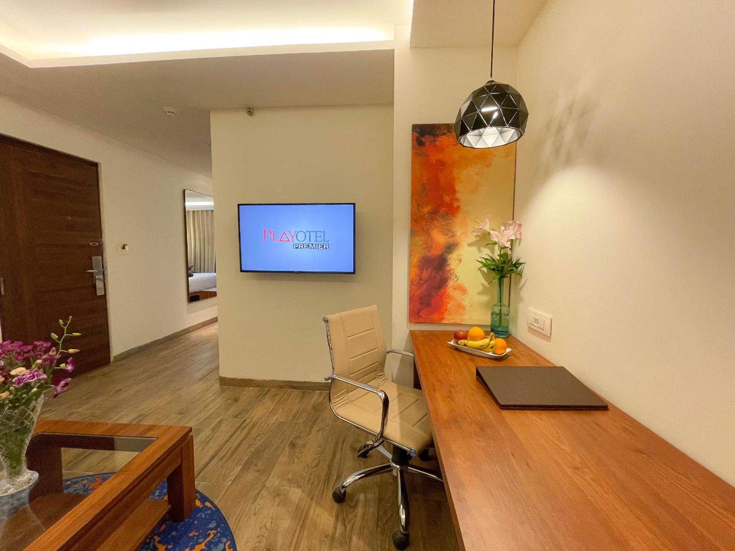 Executive Suite - Photo 5