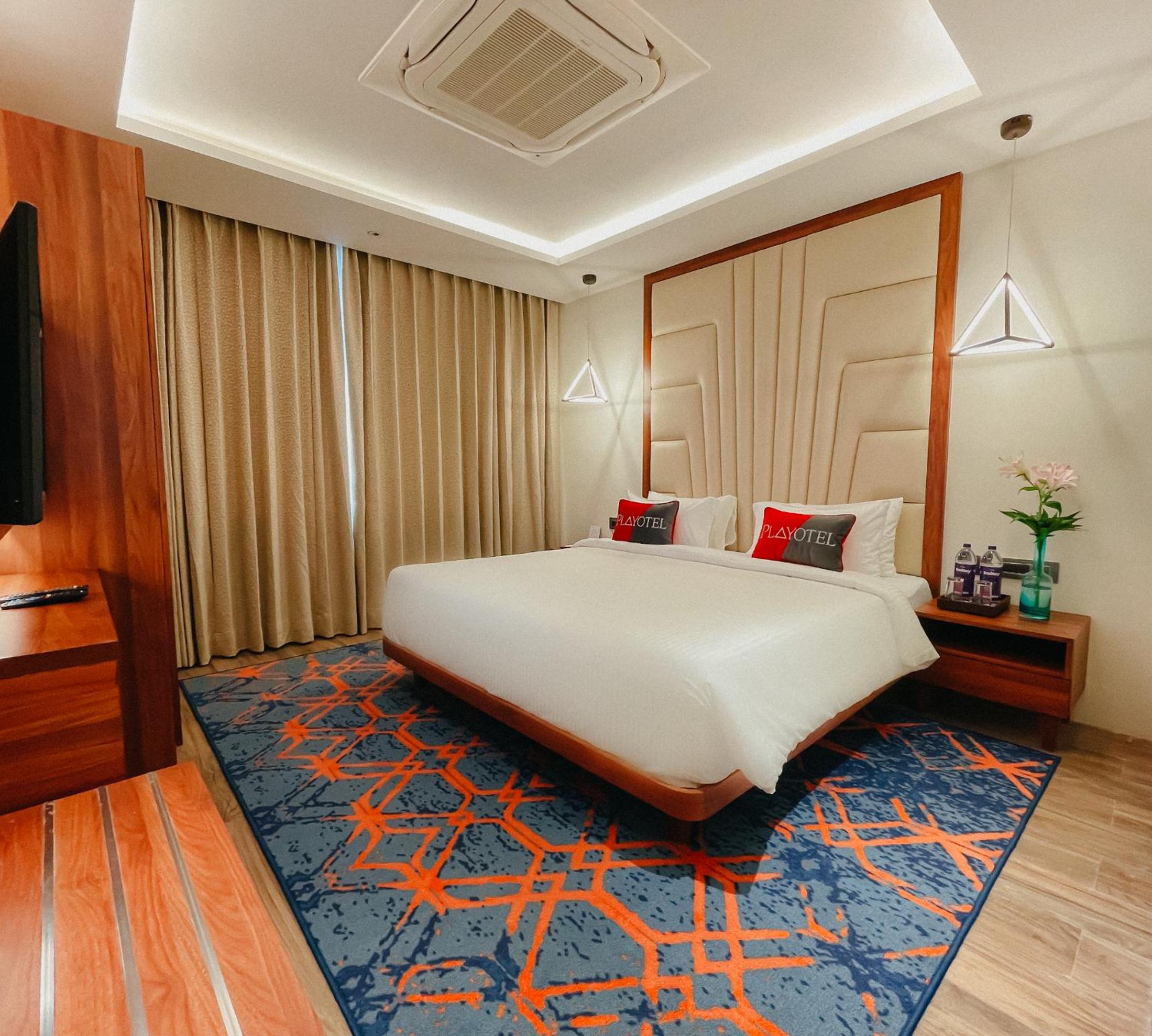Executive Suite - Photo 6