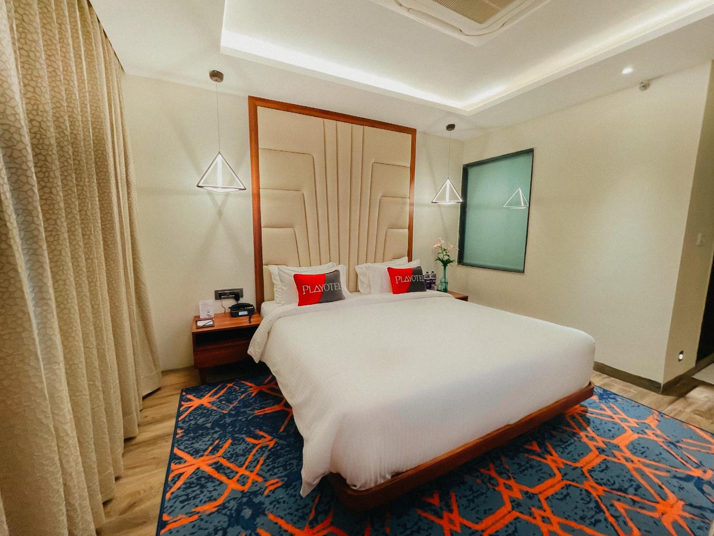 Executive Suite - Photo 1