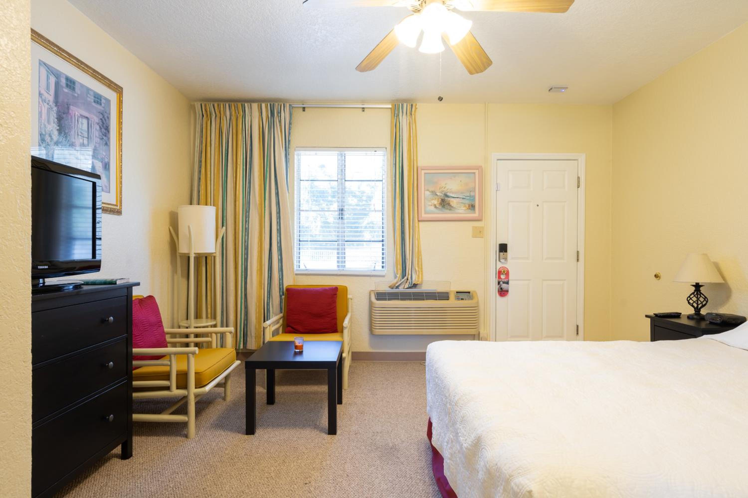 Deluxe King Suite - Photo 3
