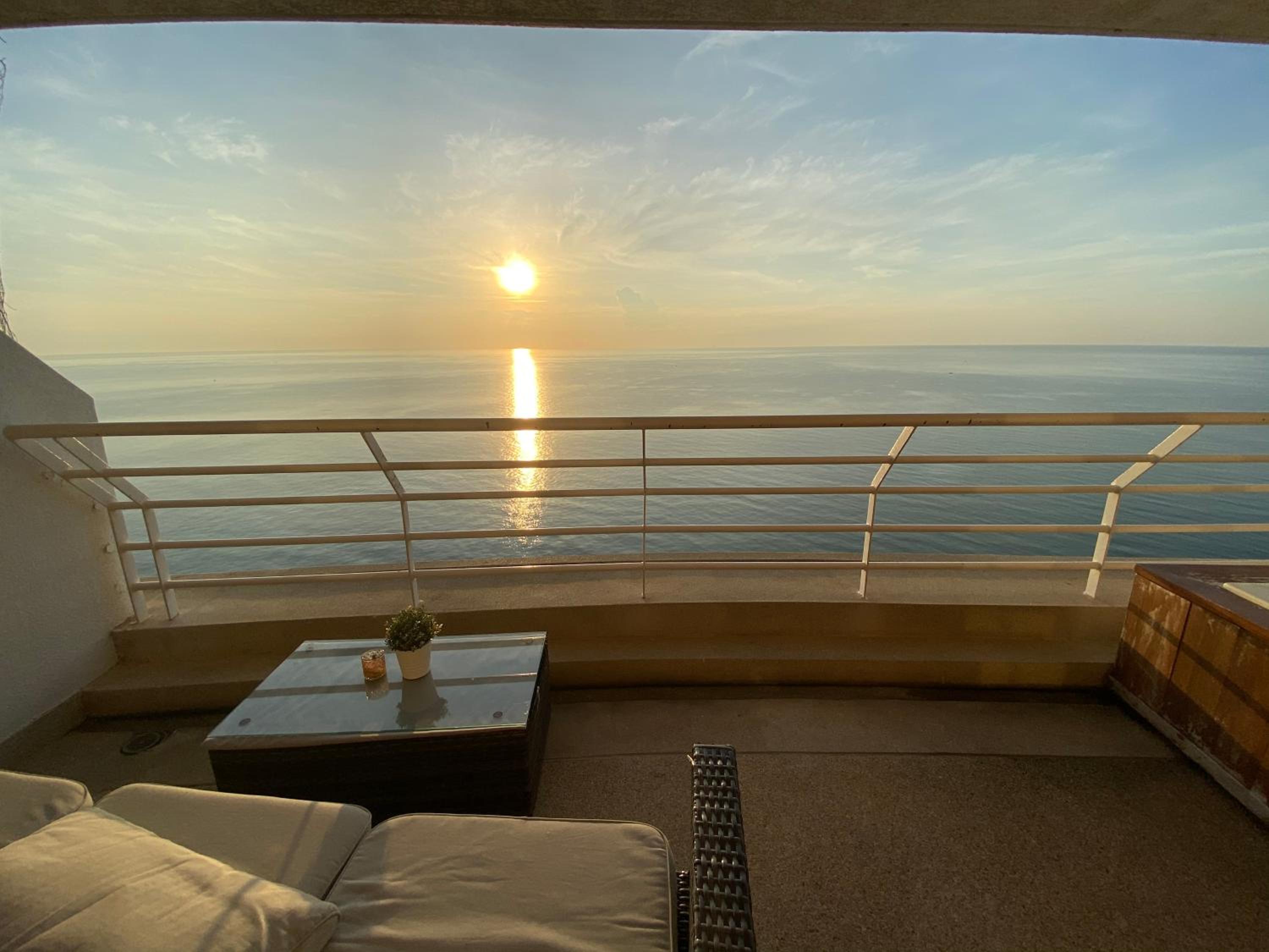 Studio Apartment with Sea View photo 2