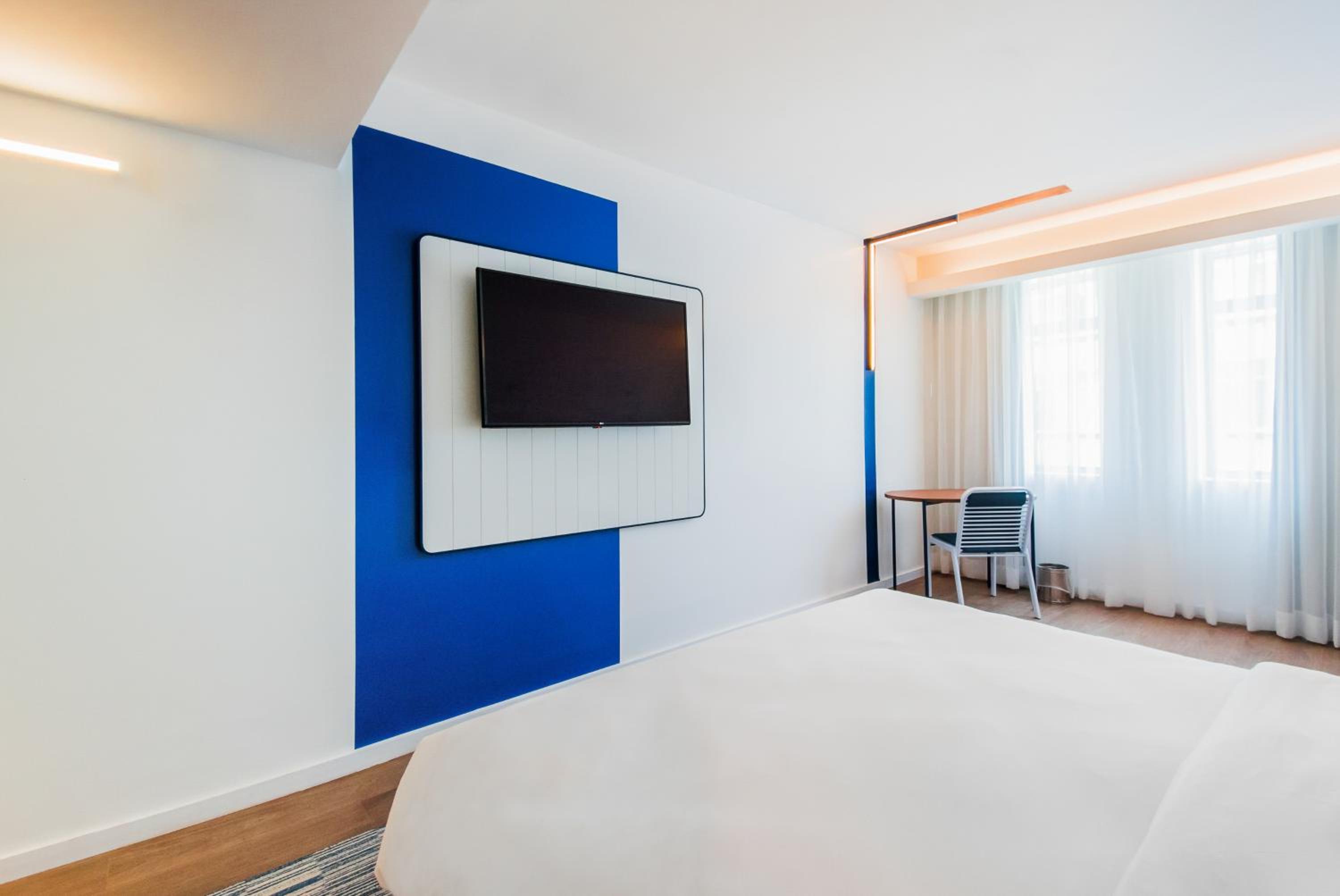 Executive Double Room with Partial Sea View - Photo 8