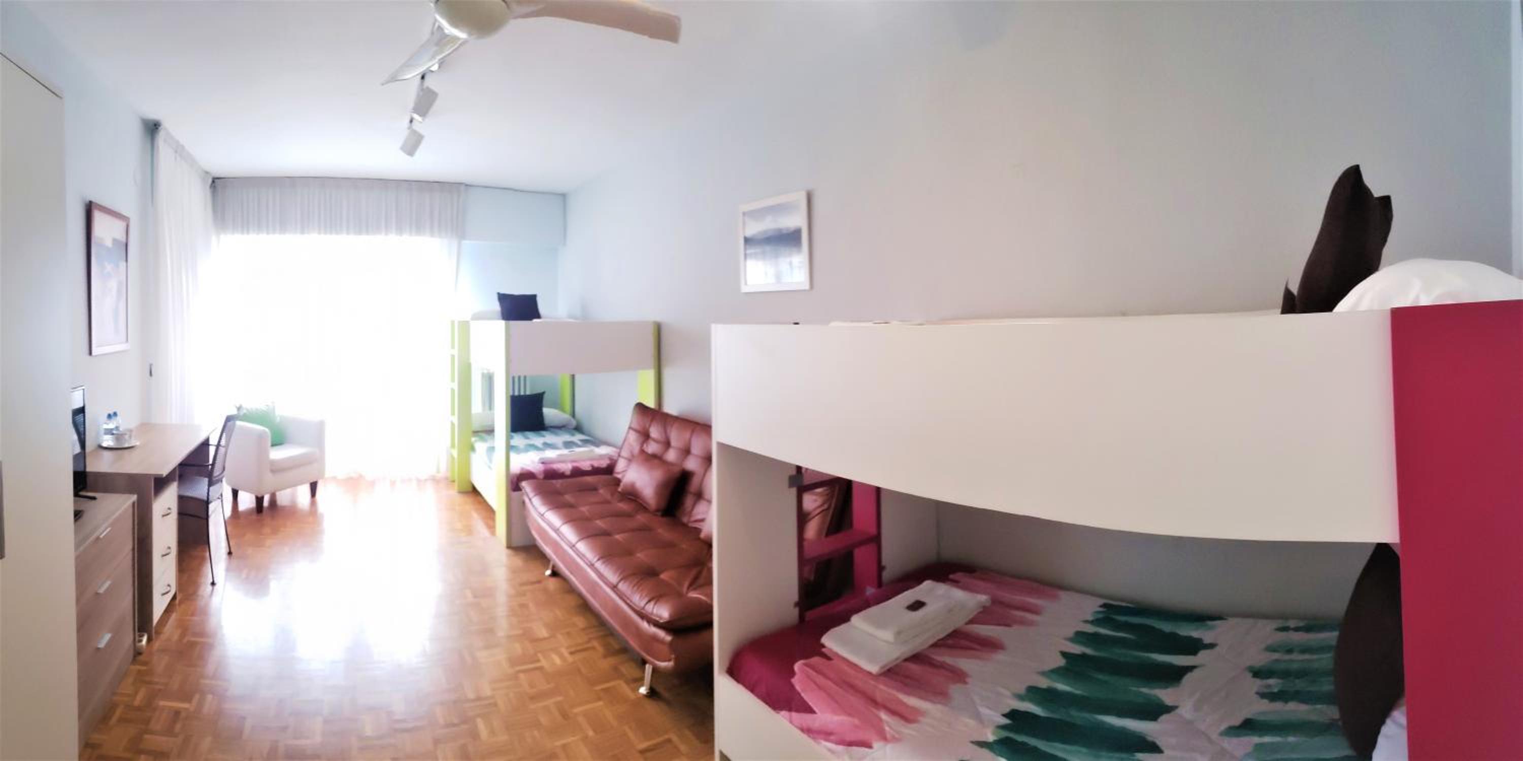 Habitación Cuádruple con Baño Compartido