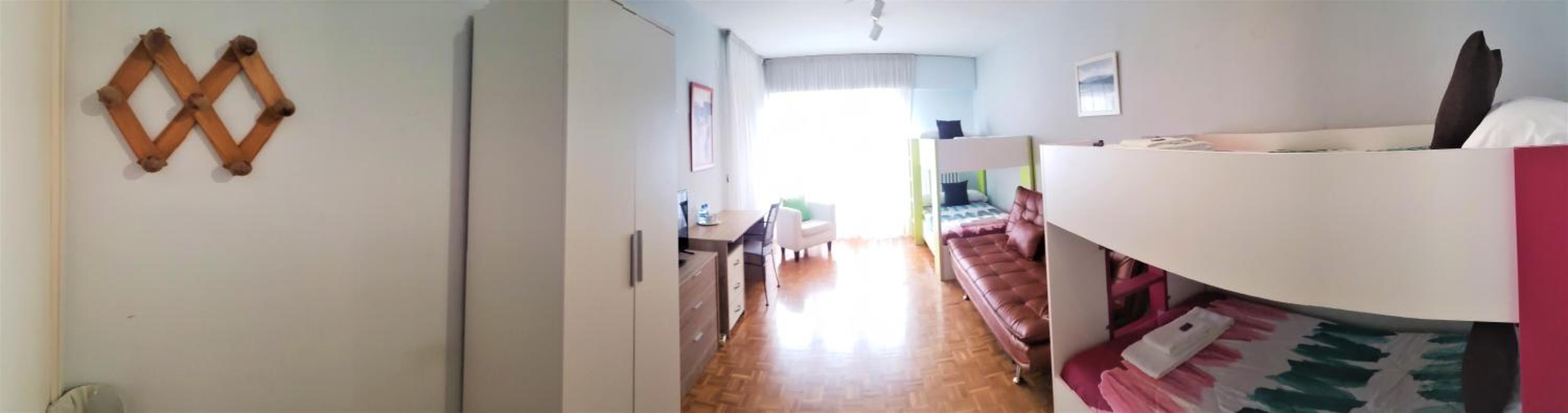 Quadruple Room with Shared Bathroom photo 3