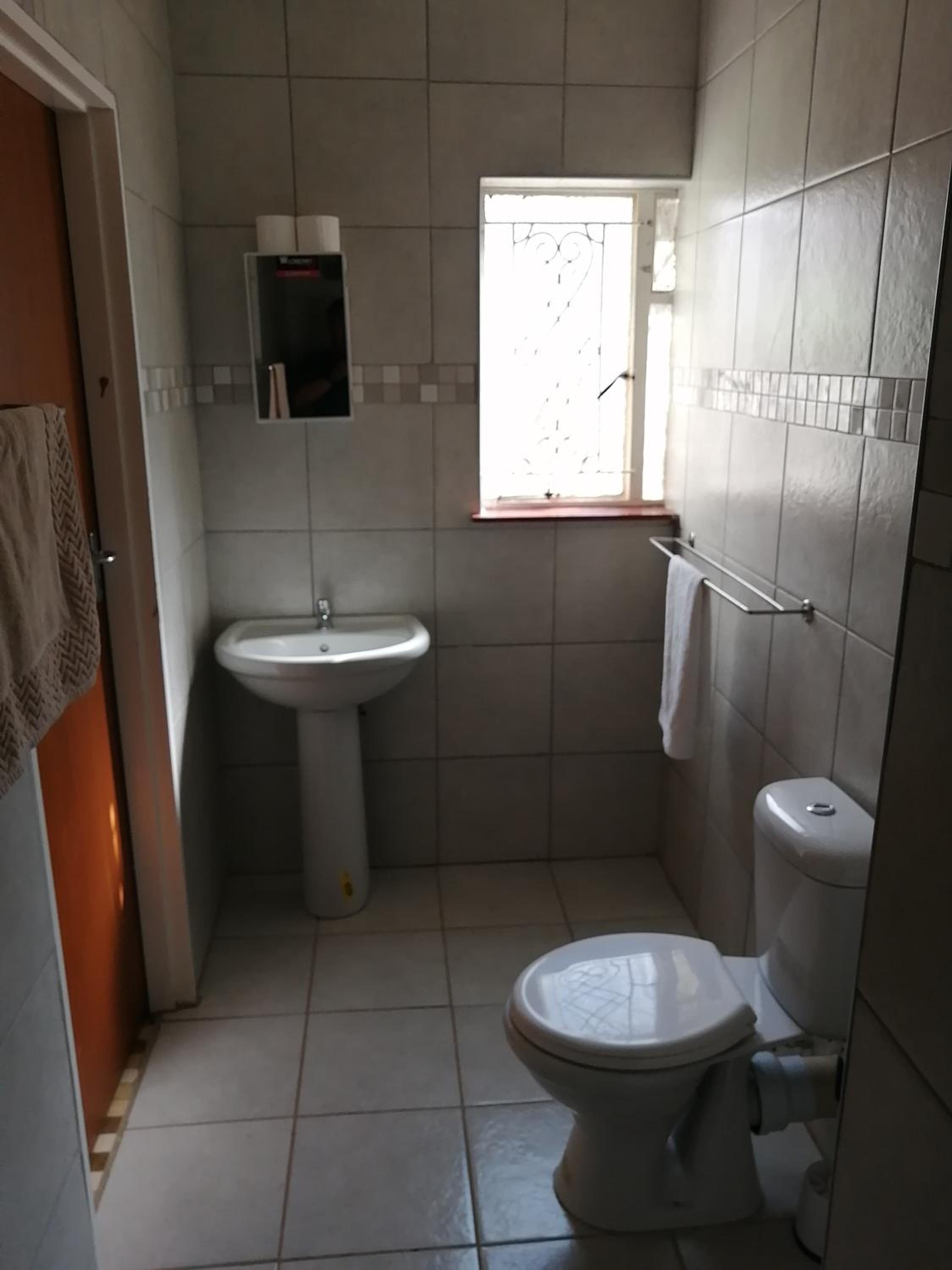 Twin/Double Room - Photo 8